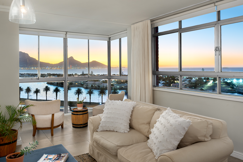 Large Apartment Stunning Ocean Views! Backup Power