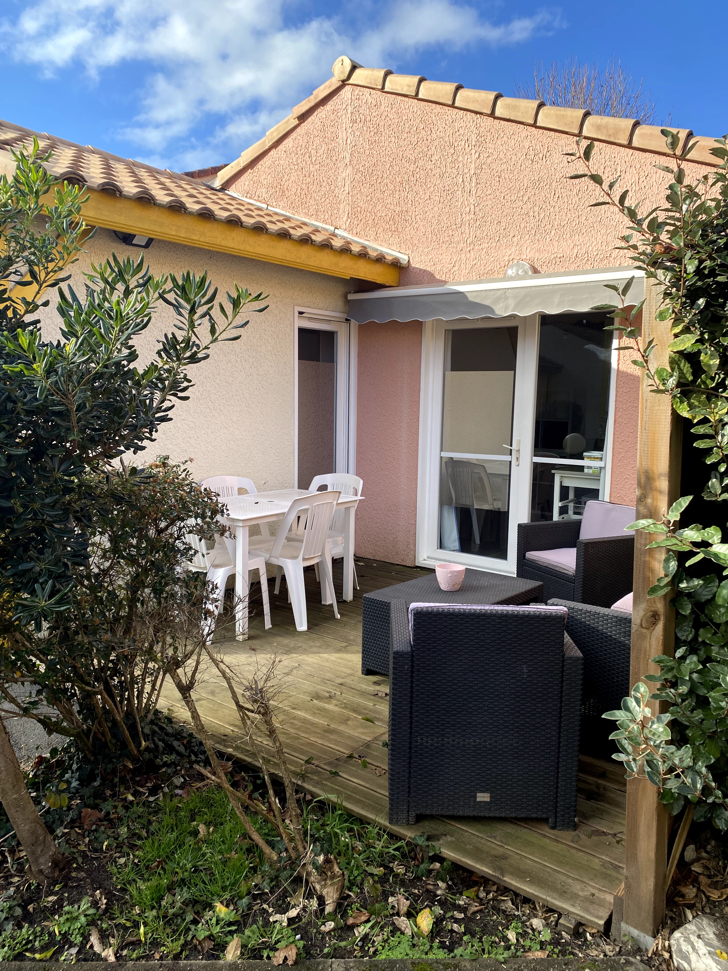 Maisonette  near lake, Pinsolle golf course and ocean