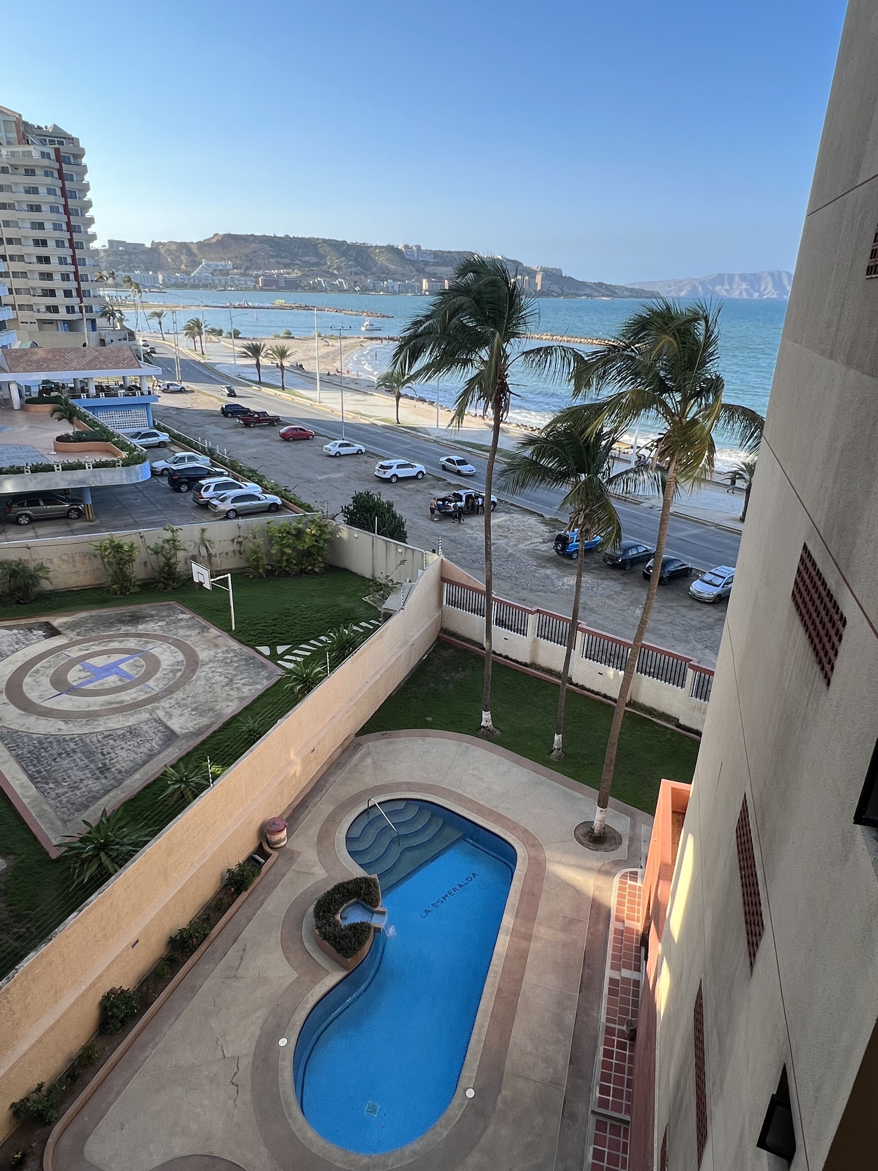 Cute and Comfortable oceanfront apartment