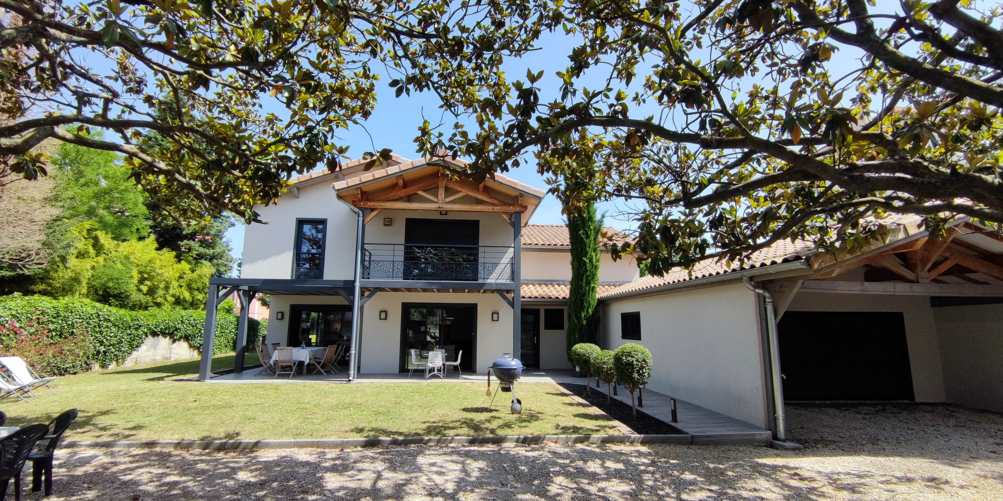 CASA RÉGAL - Greenery, Relaxation and Entertainment