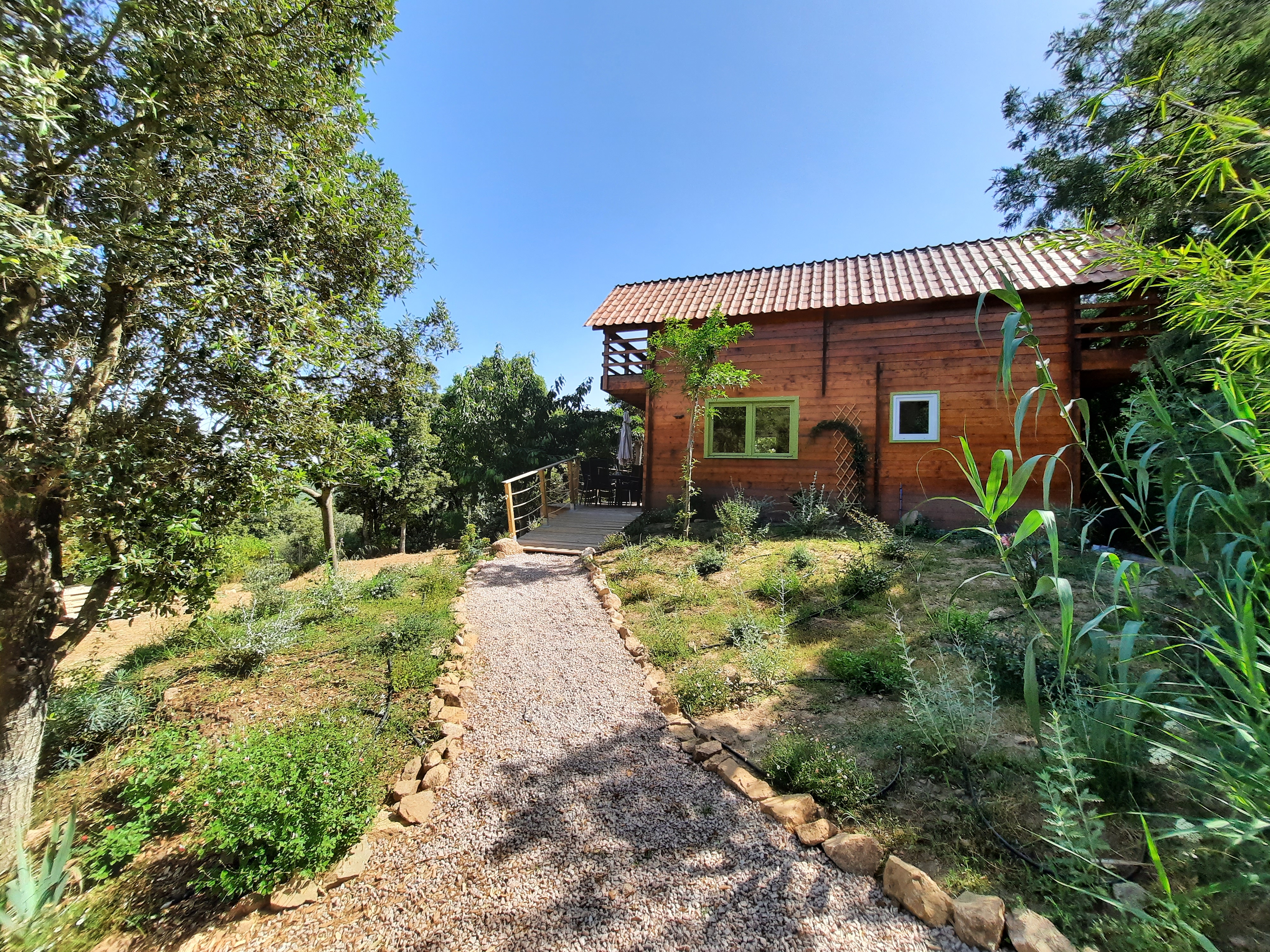 Wood Cottage with swimming pool. Come relax.