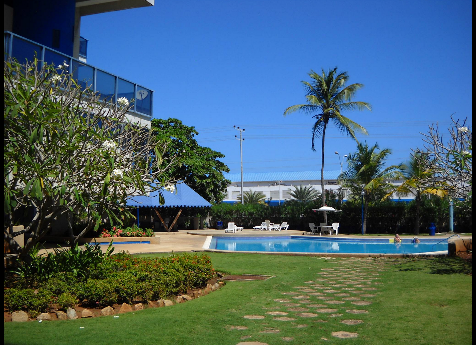 Cozy apt 10 min walk from beach!