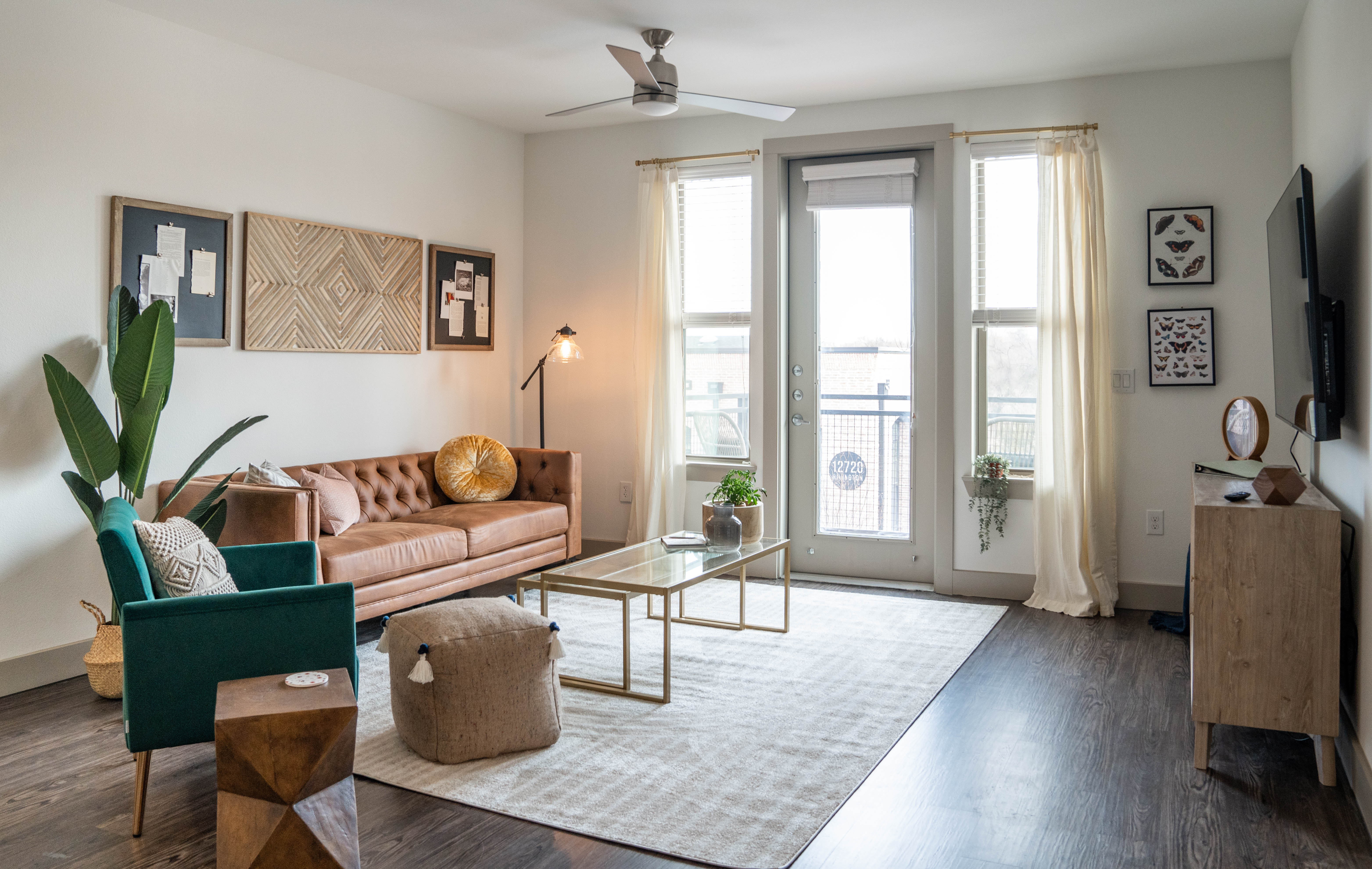 Upscale Flat on The Canal - Minutes from Airport