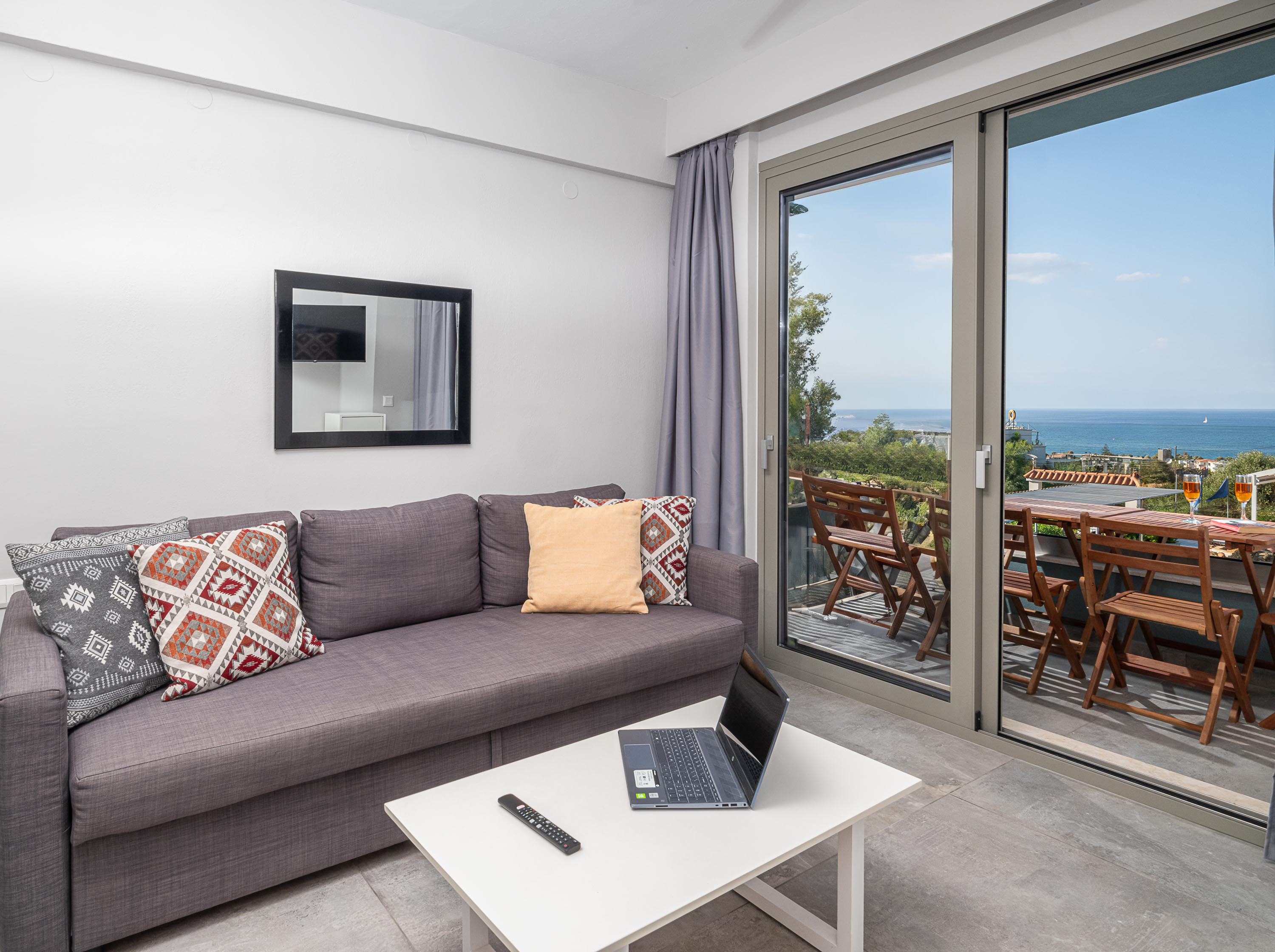 Gorgeous SeaViews large 2bedroom 2bath apt for 4-6