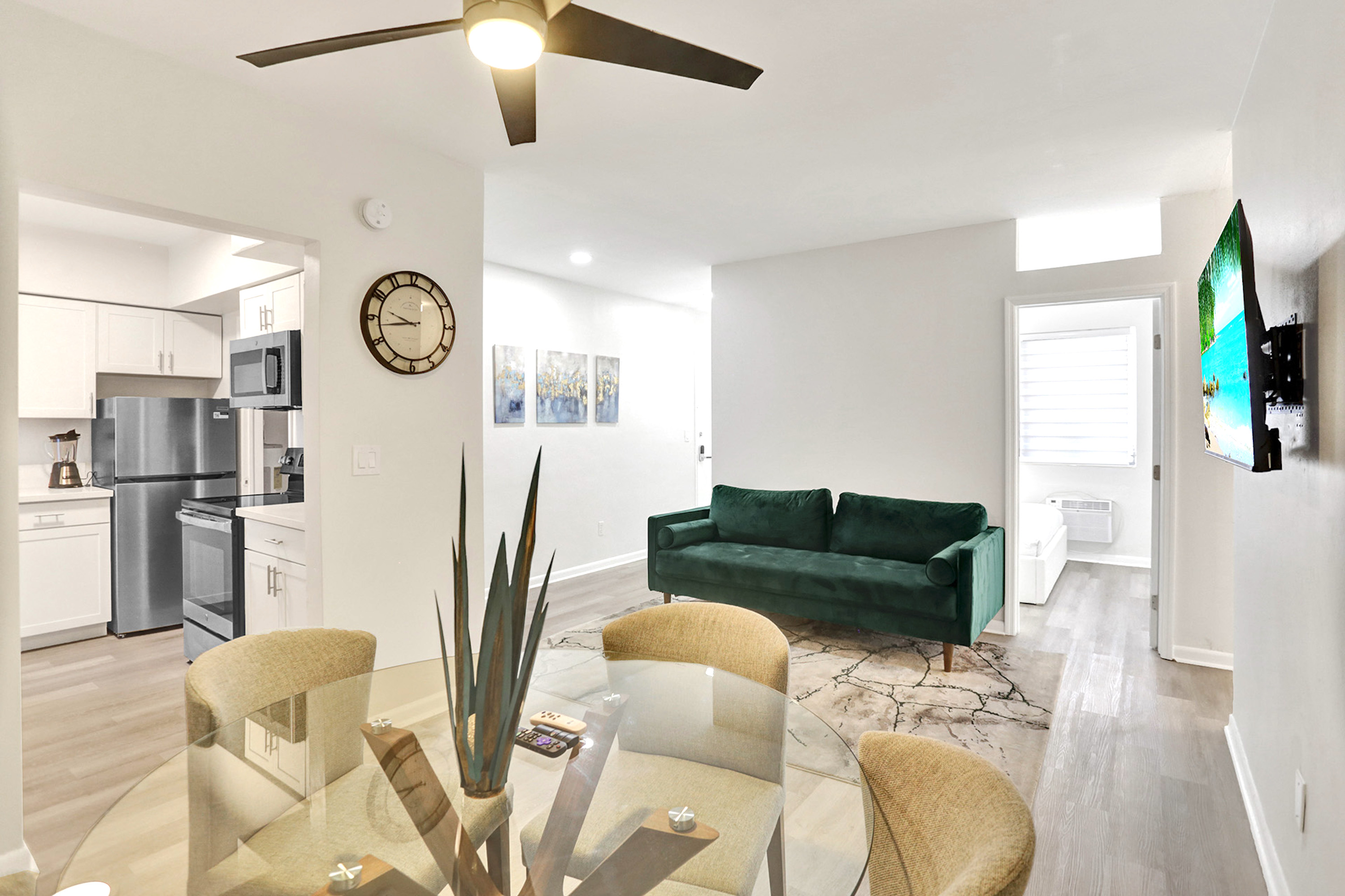Spacious 2 Bedrooms - 1 Bath Apt. | Pool | Kitchen