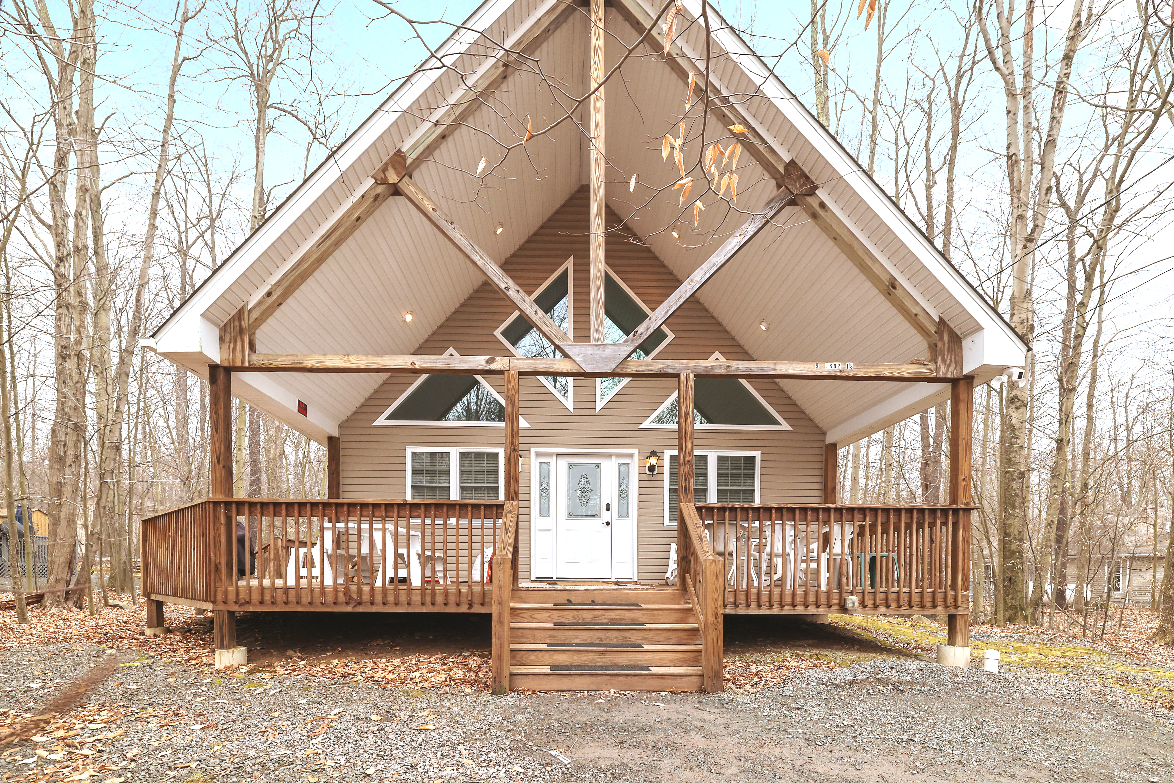 The Daydream Chalet: Newly installed hot tub!