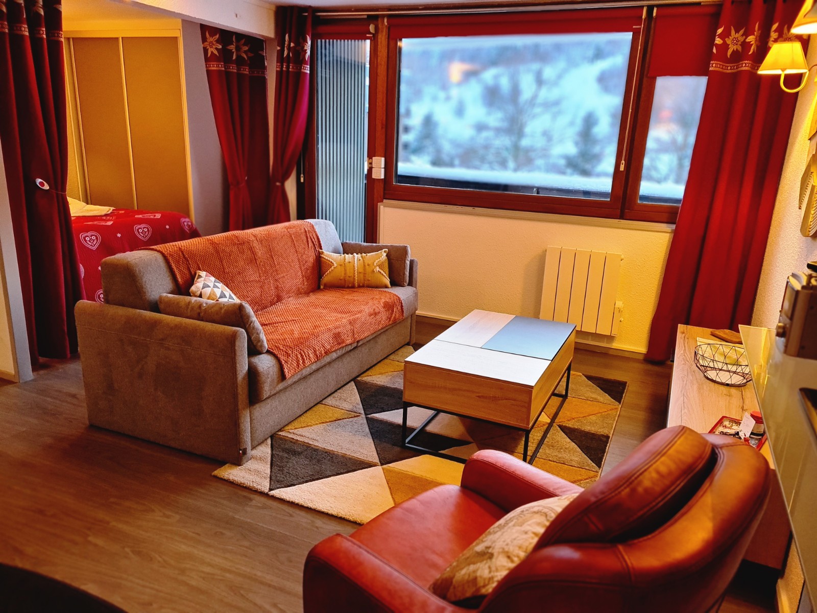 F2- 3 stars in 37A residence/ Private parking