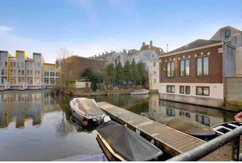 Canal View Apartment โ Amsterdam stay