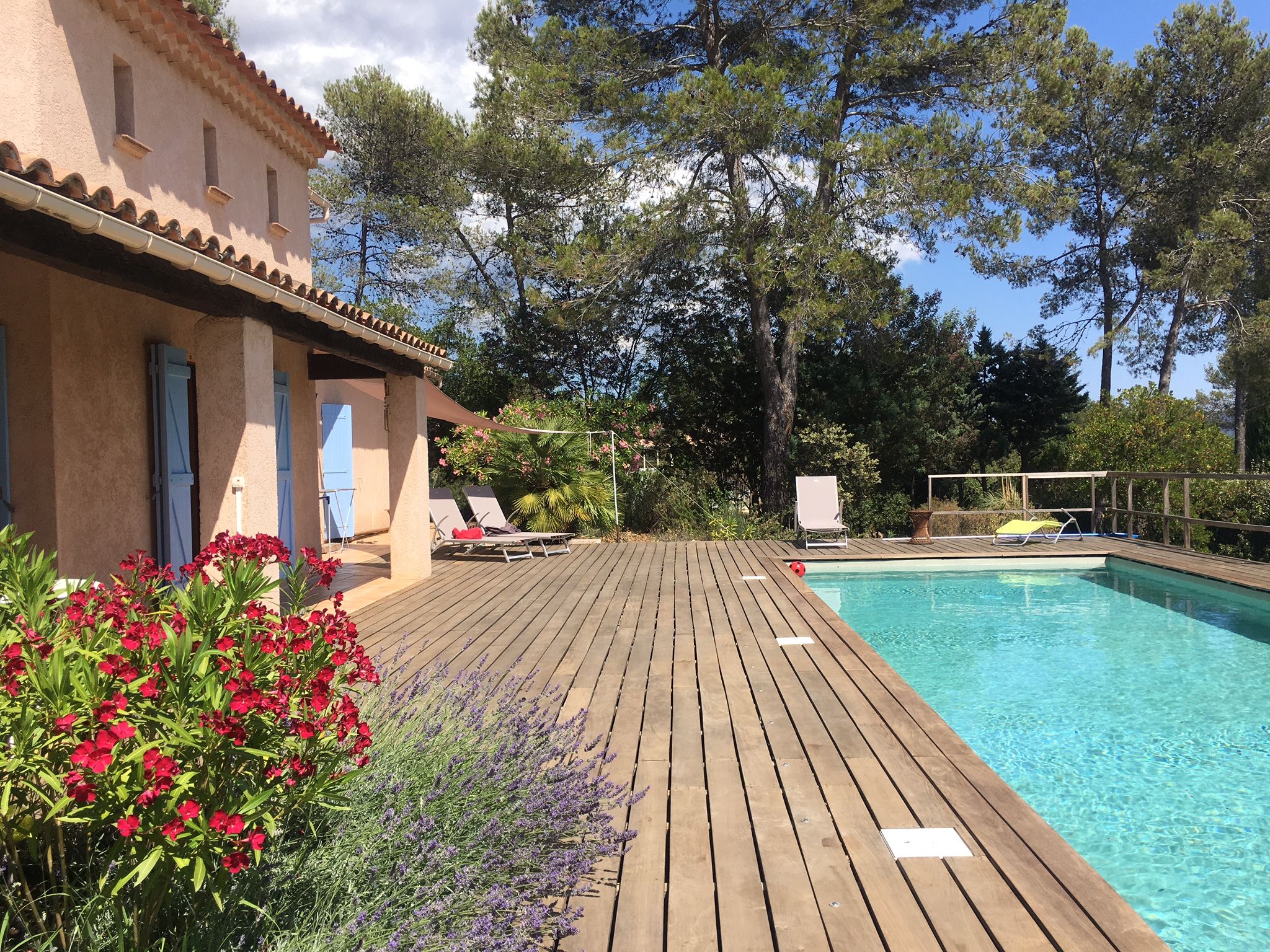 Spacious villa, private 12x4m swimming pool and  garden