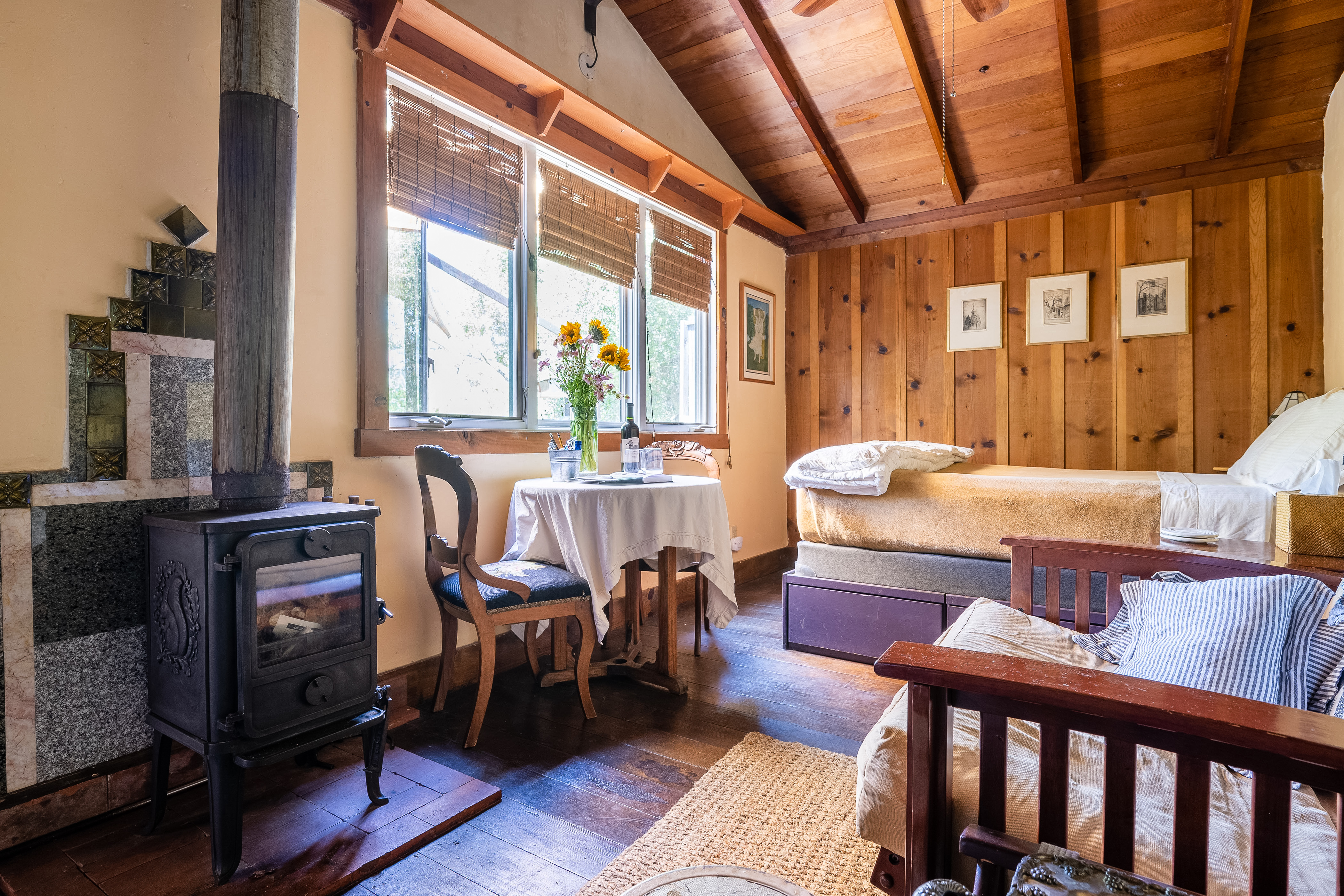 Cozy, Rustic Studio by the River