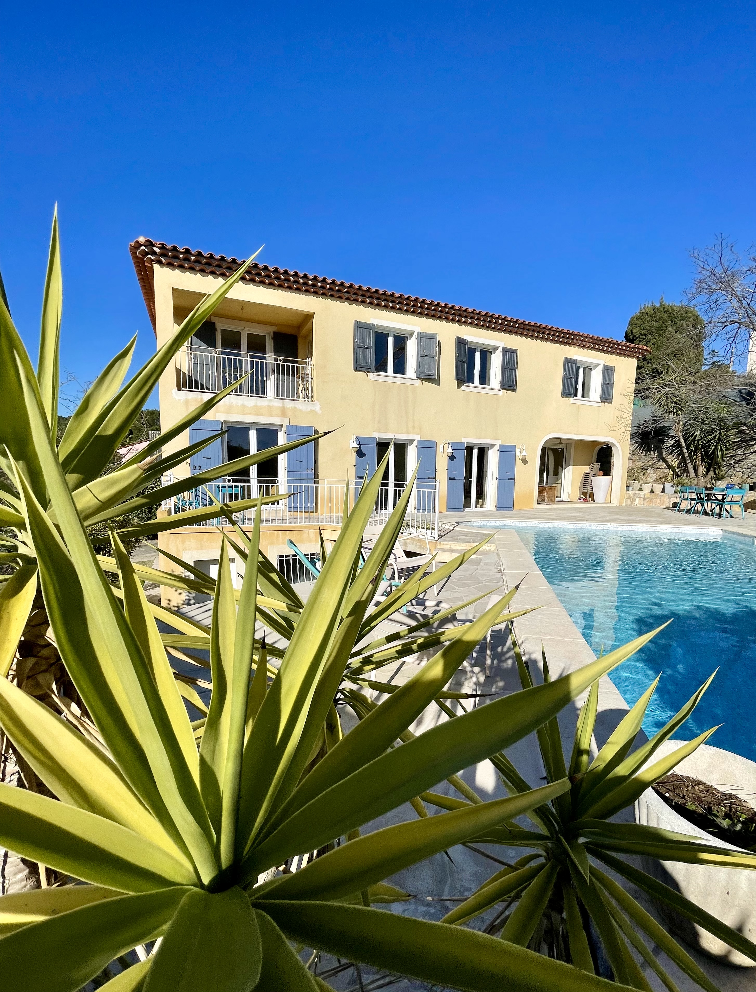 Wonderful Provencal villa with sea view and pool.