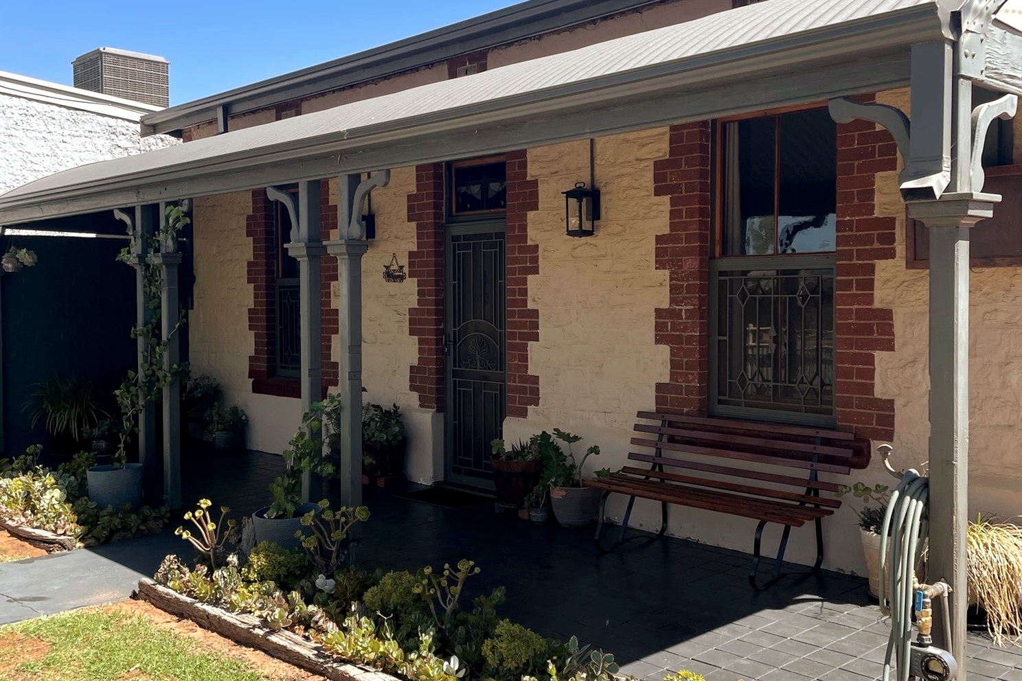 Rest on Rowe (2 Bedroom)