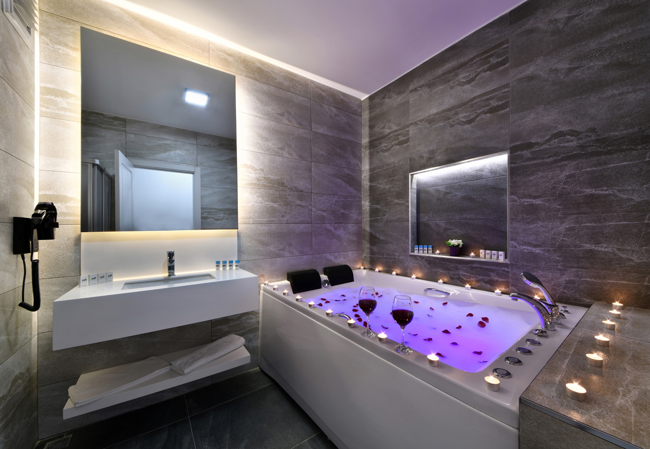 nish residence Jacuzzi suit