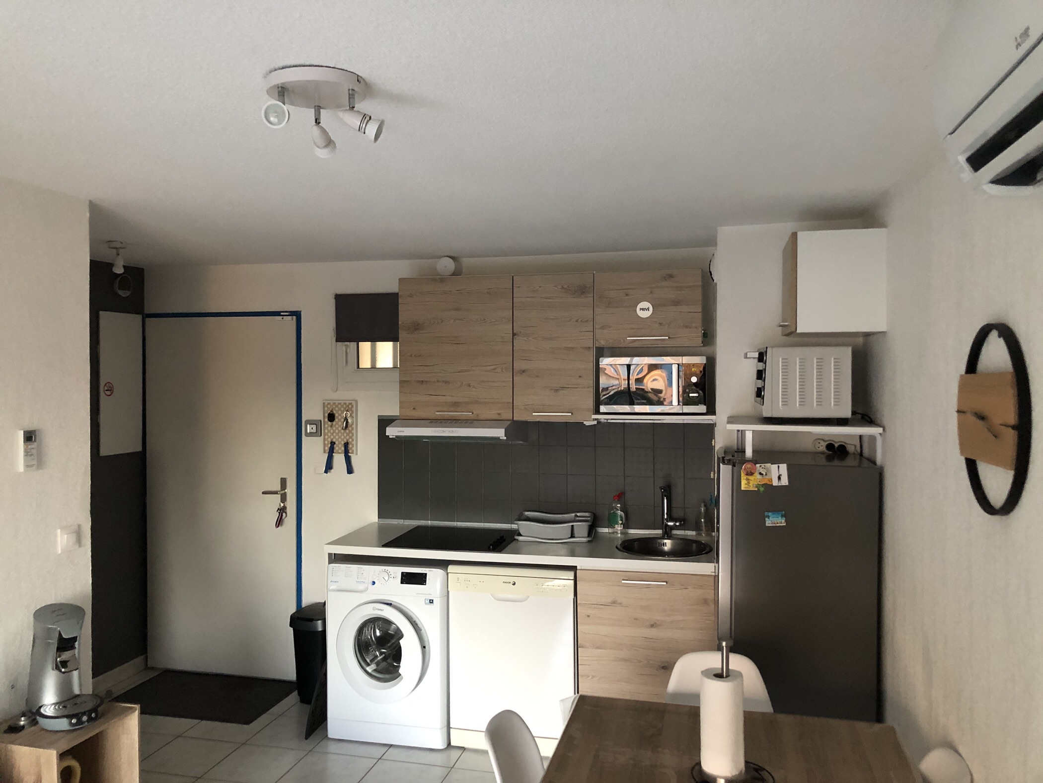 T2 waterfront apartment