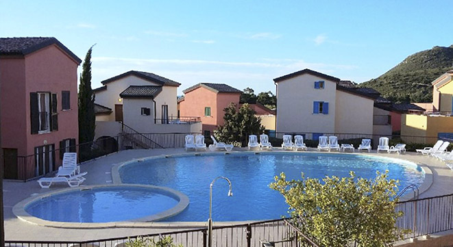 T3 duplex with garden and pool, beach 400m away