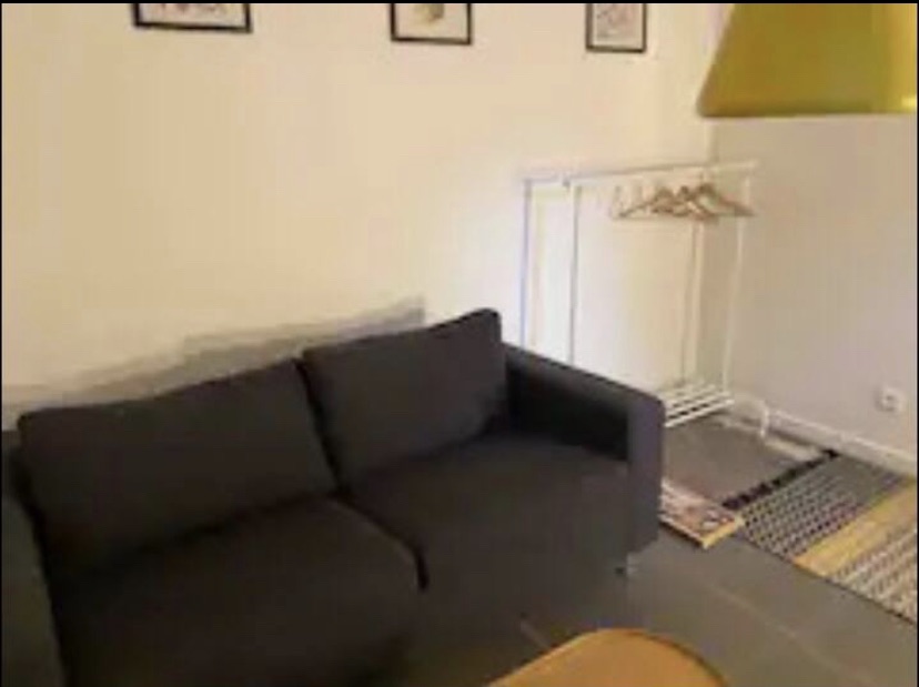 Private unit next to Paris train