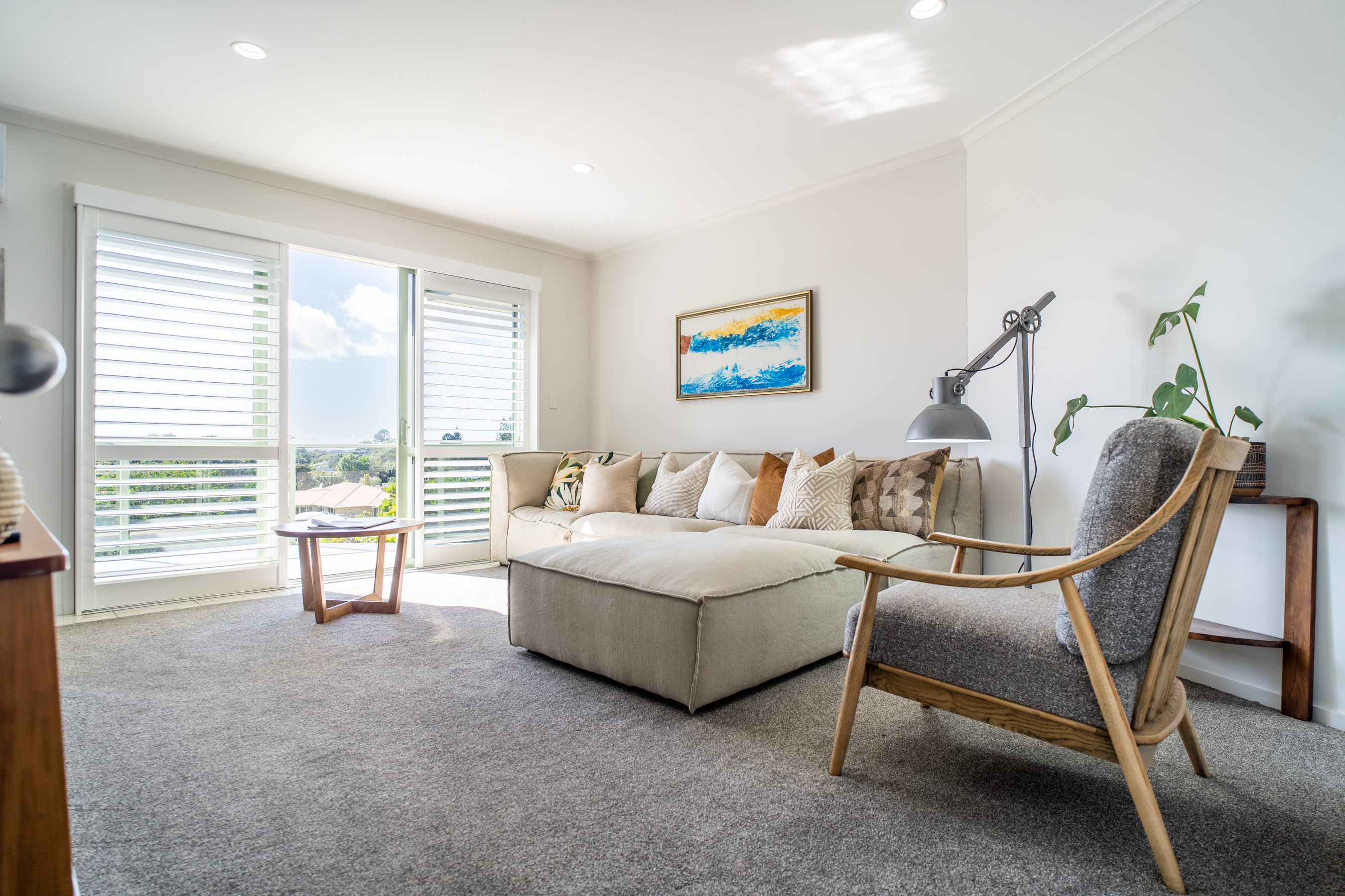 Spacious coastal haven w/ view, ideal for groups
