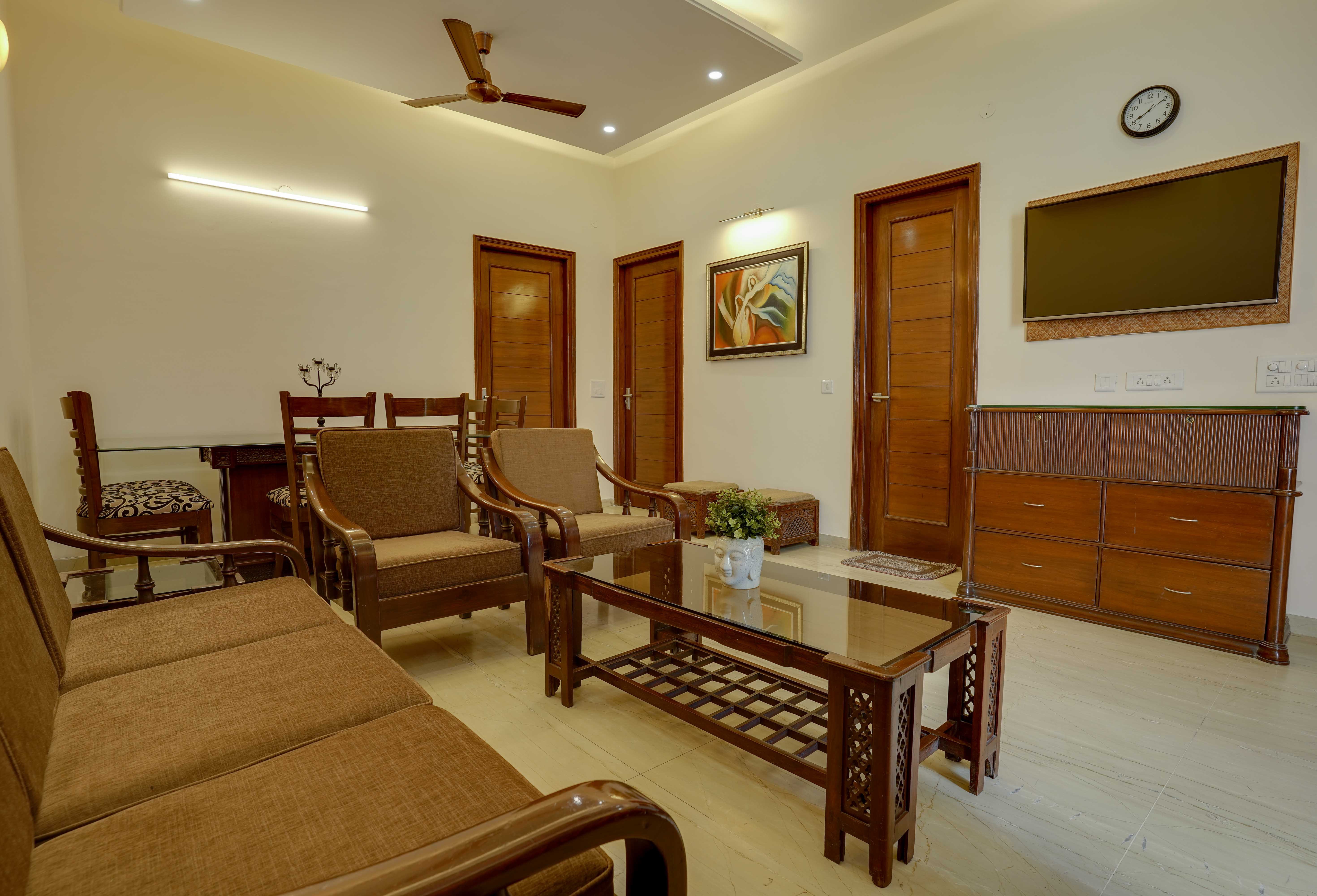 Chesterrr - Centrally located 3 BHK luxe Apartment