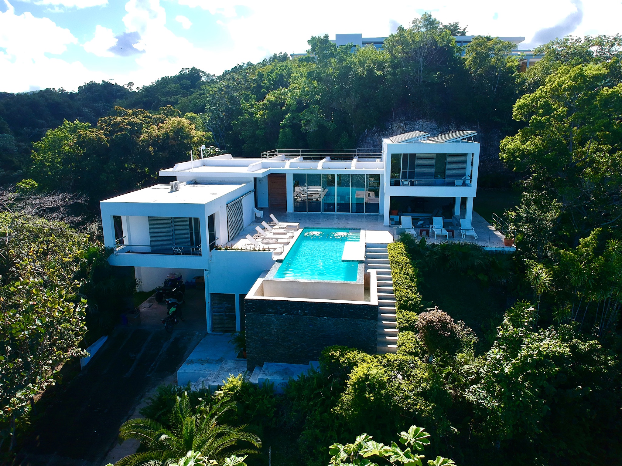 Tranquil Private Luxe Eco Villa with housekeeper