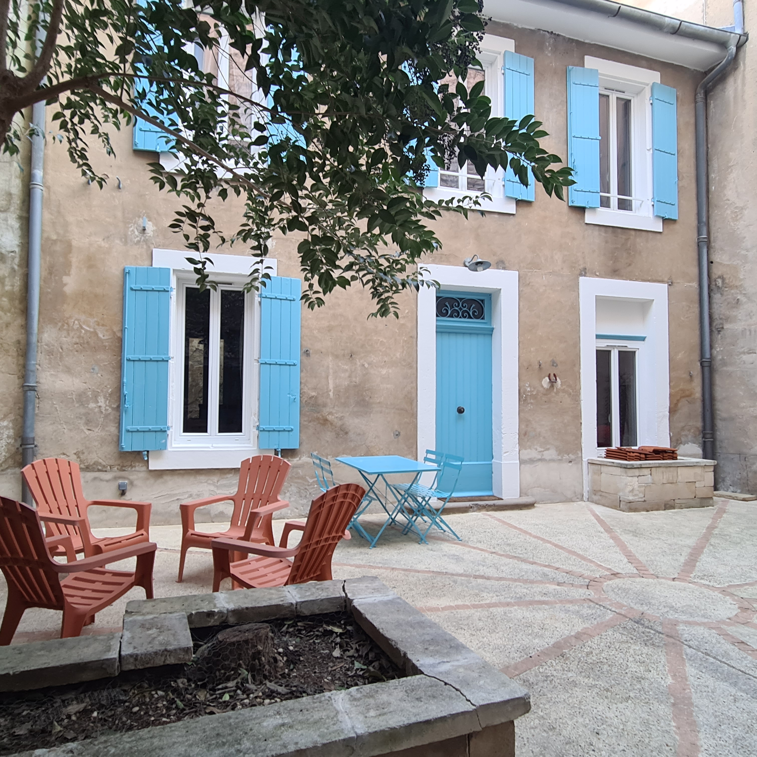 Townhouse with quiet private courtyard