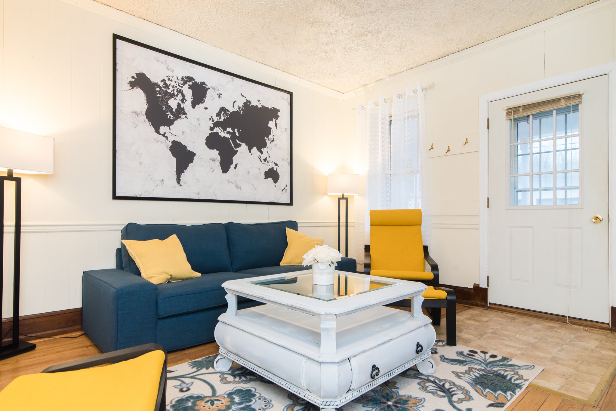 Romantic & Charming Home w/foosball walk downtown