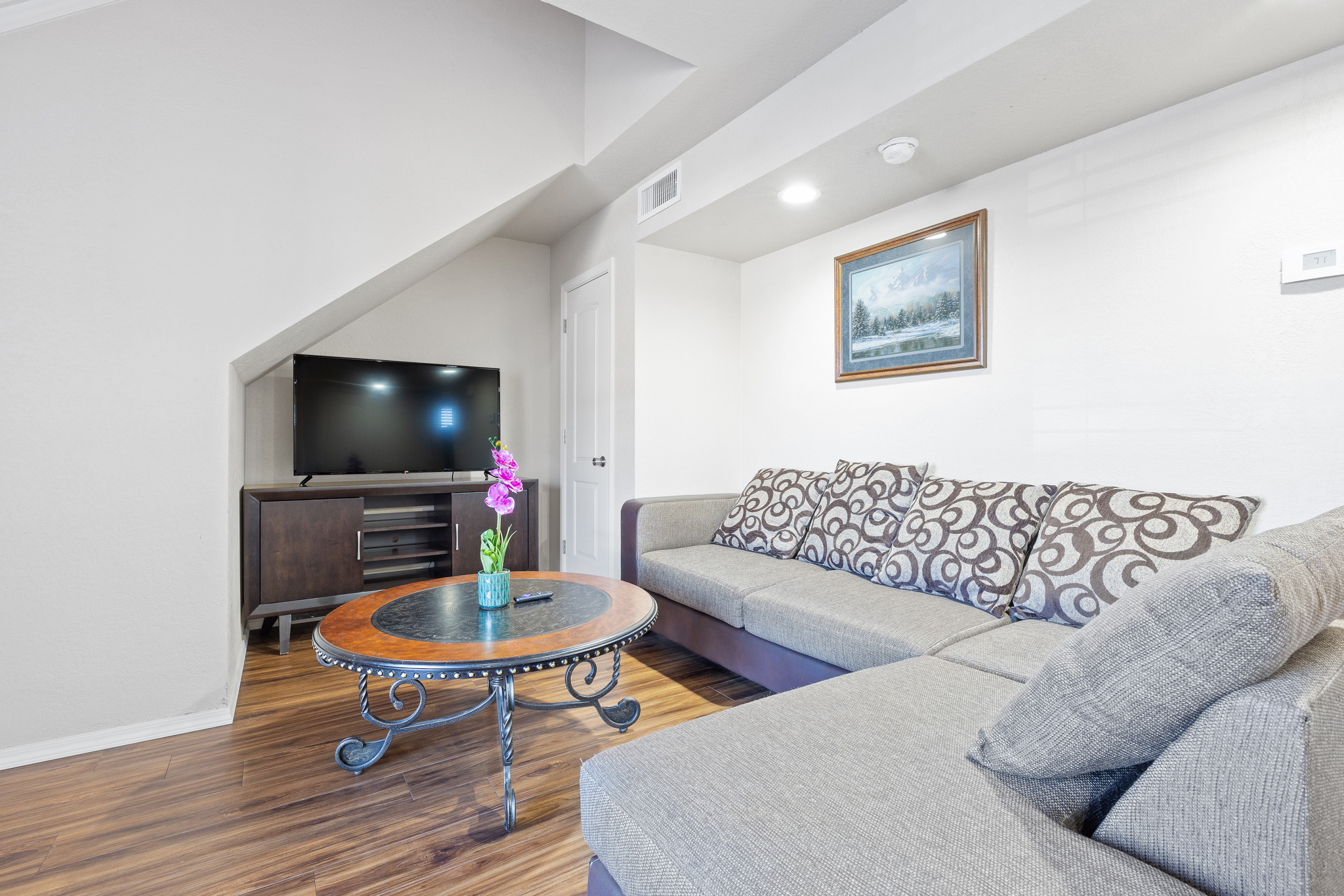 Entire Townhouse for Yourself.
