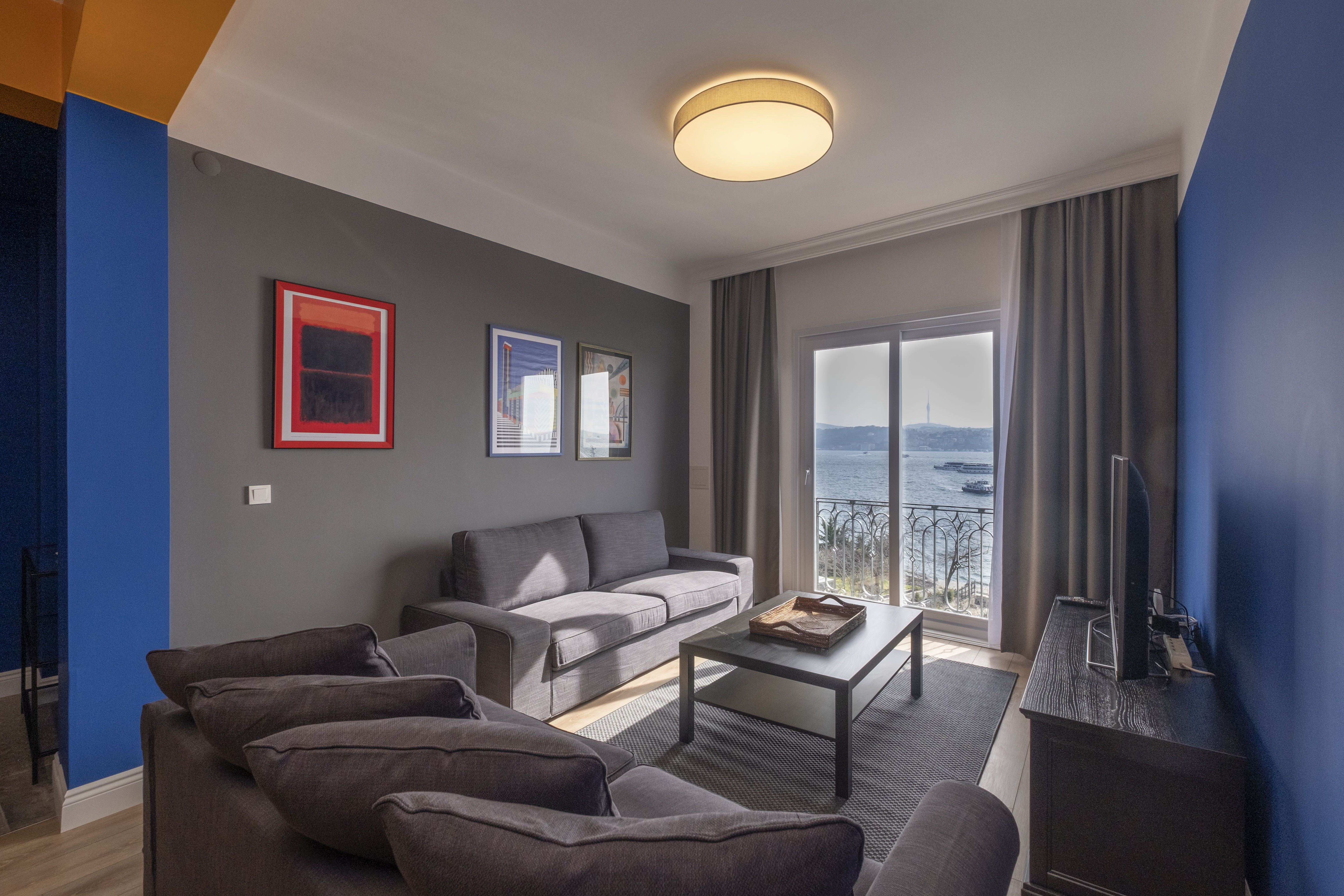 Hip Waterfront Apt. with a Striking View