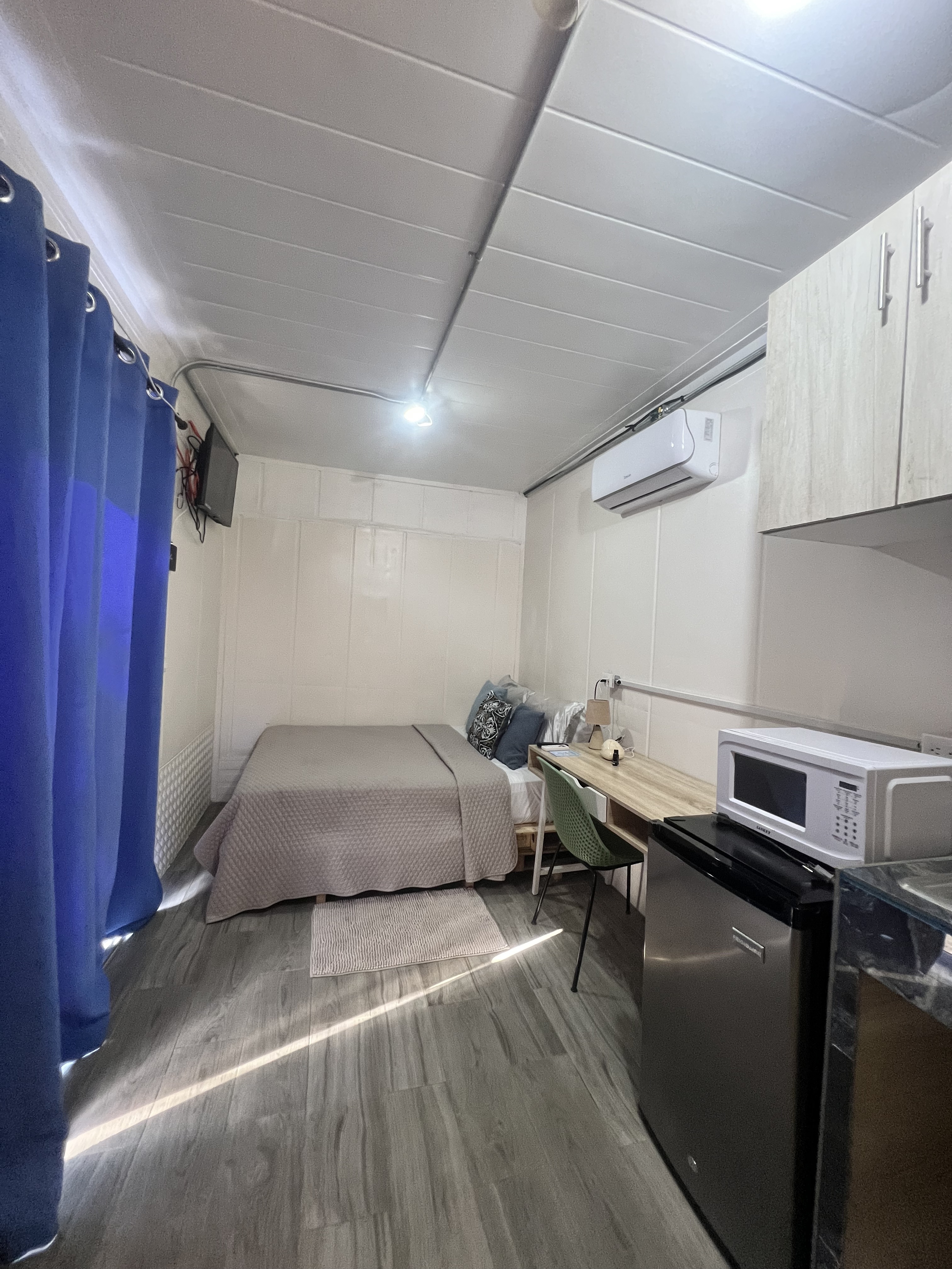Vaca Studio Container