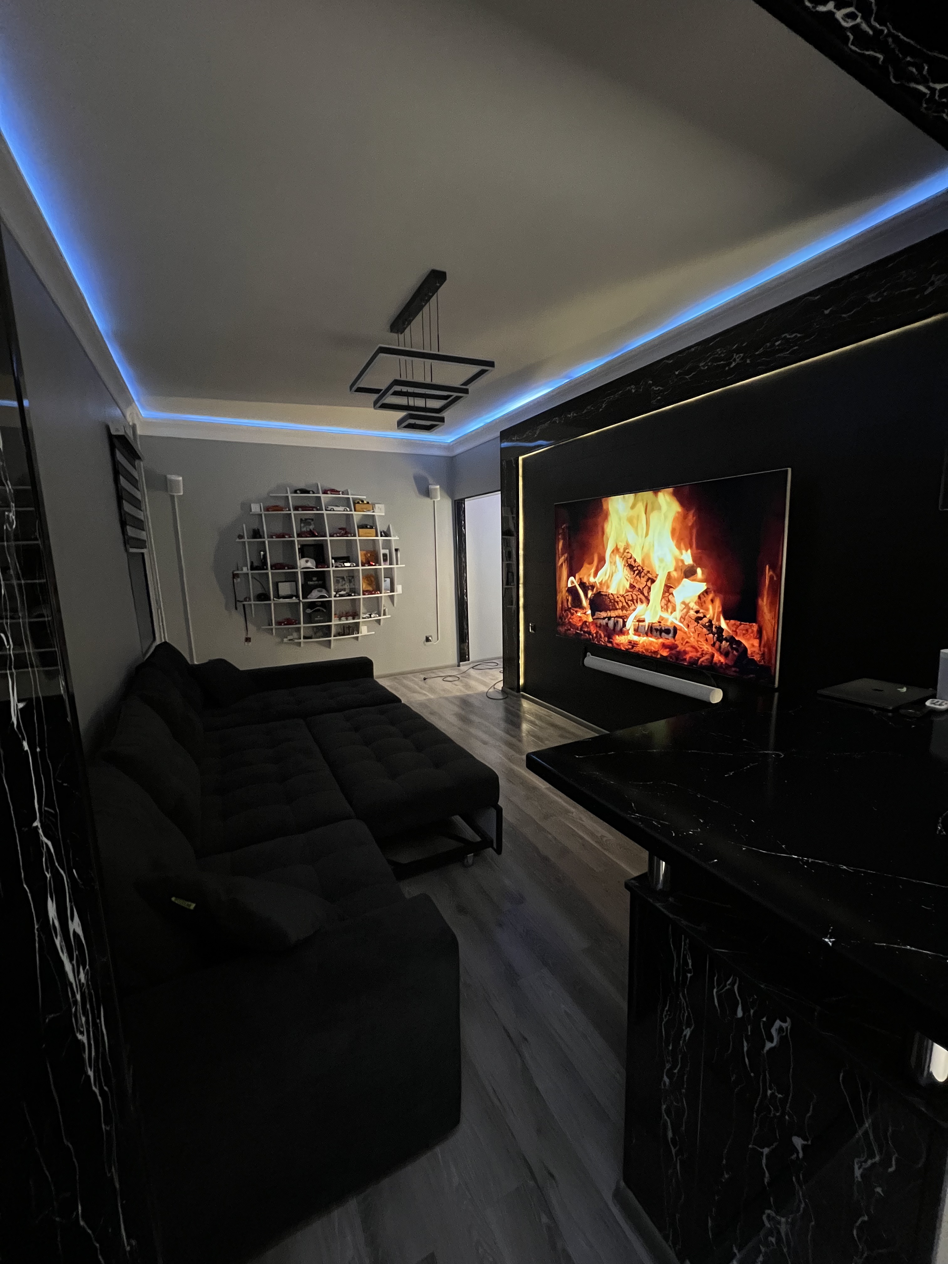 Modern Canadian Style Unit Free Airport pick up