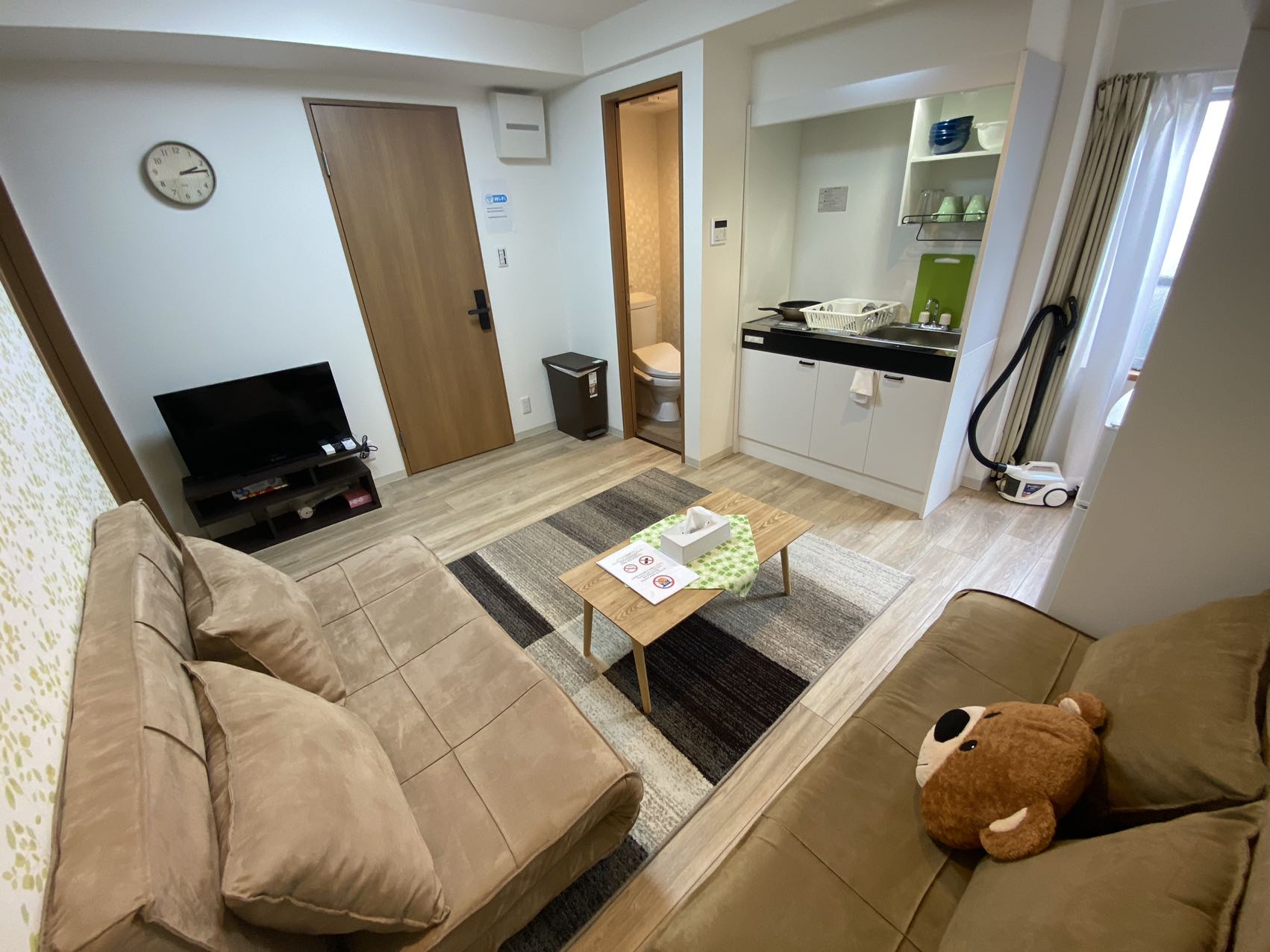 Seasons 201 35 minutes from Kansai Airport, 5 minutes by train to Namba, 5 minutes on foot in front of the zoo, two access to Umeda