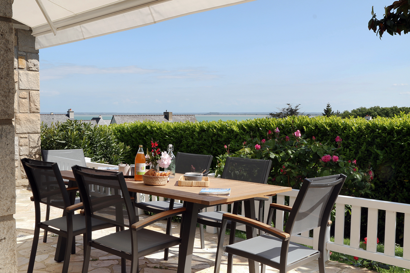 Charming house with sea view and garden