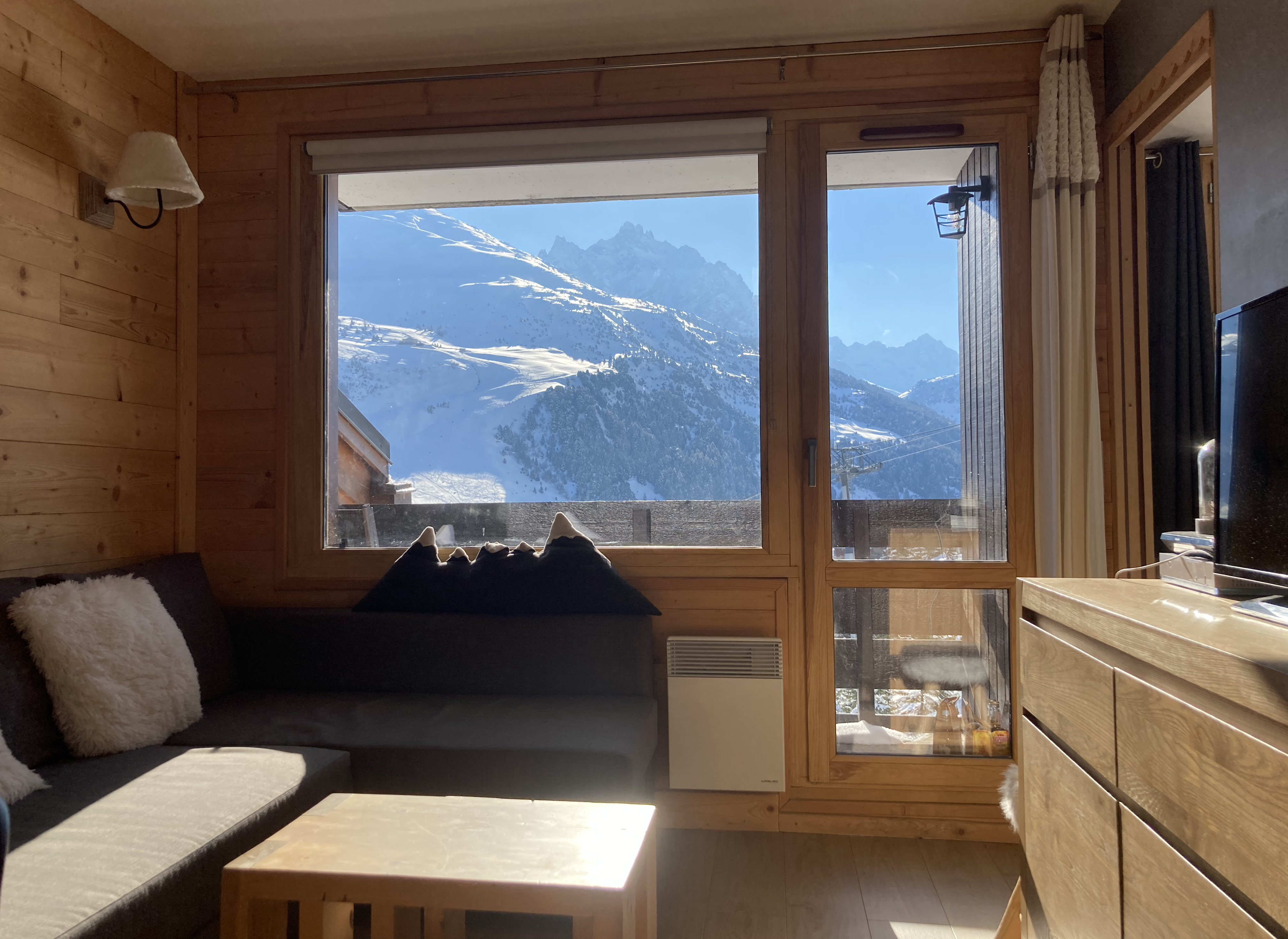 Ski In/Out: 3* flat, nice view