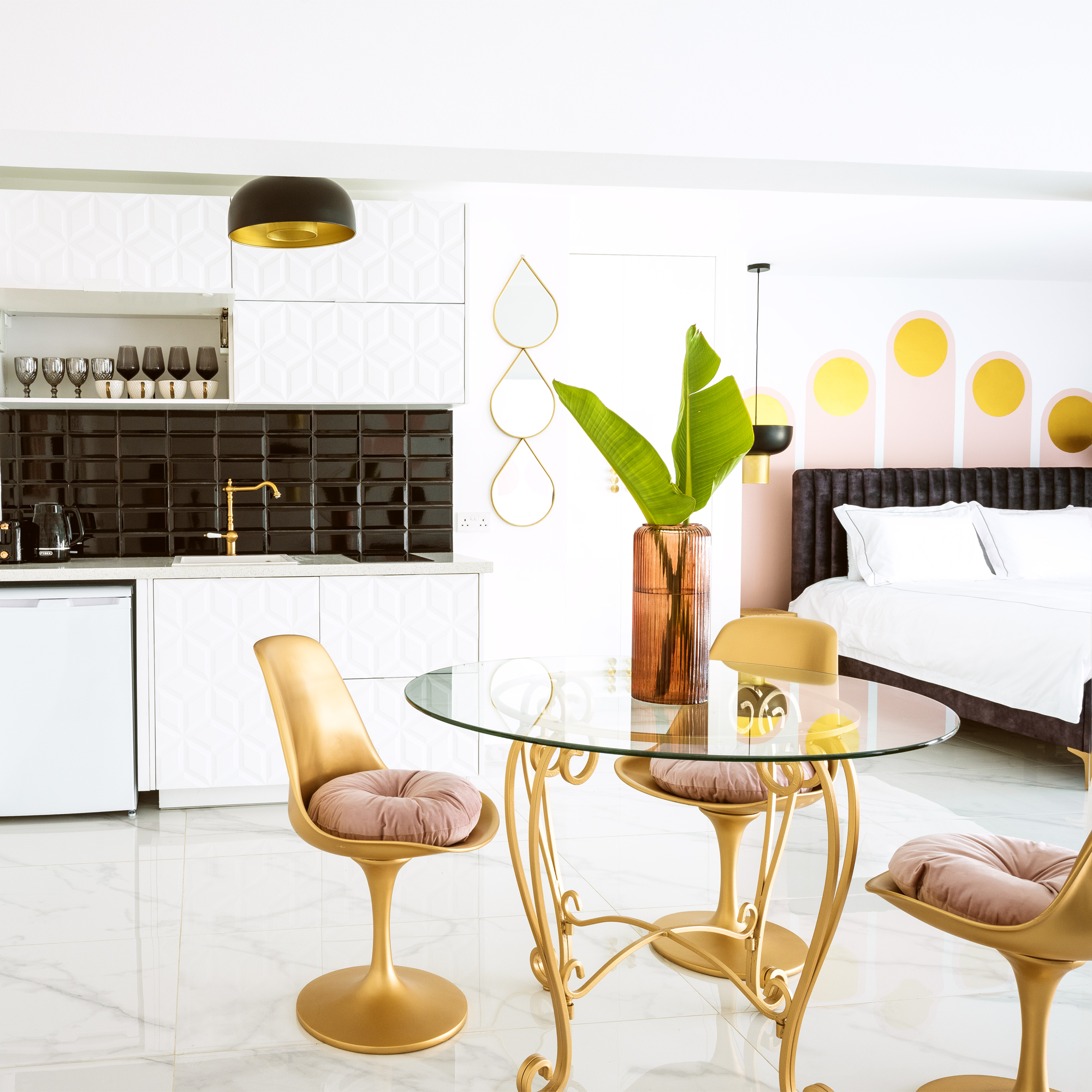 New Leventis Luxury King Suite 41-Central Location