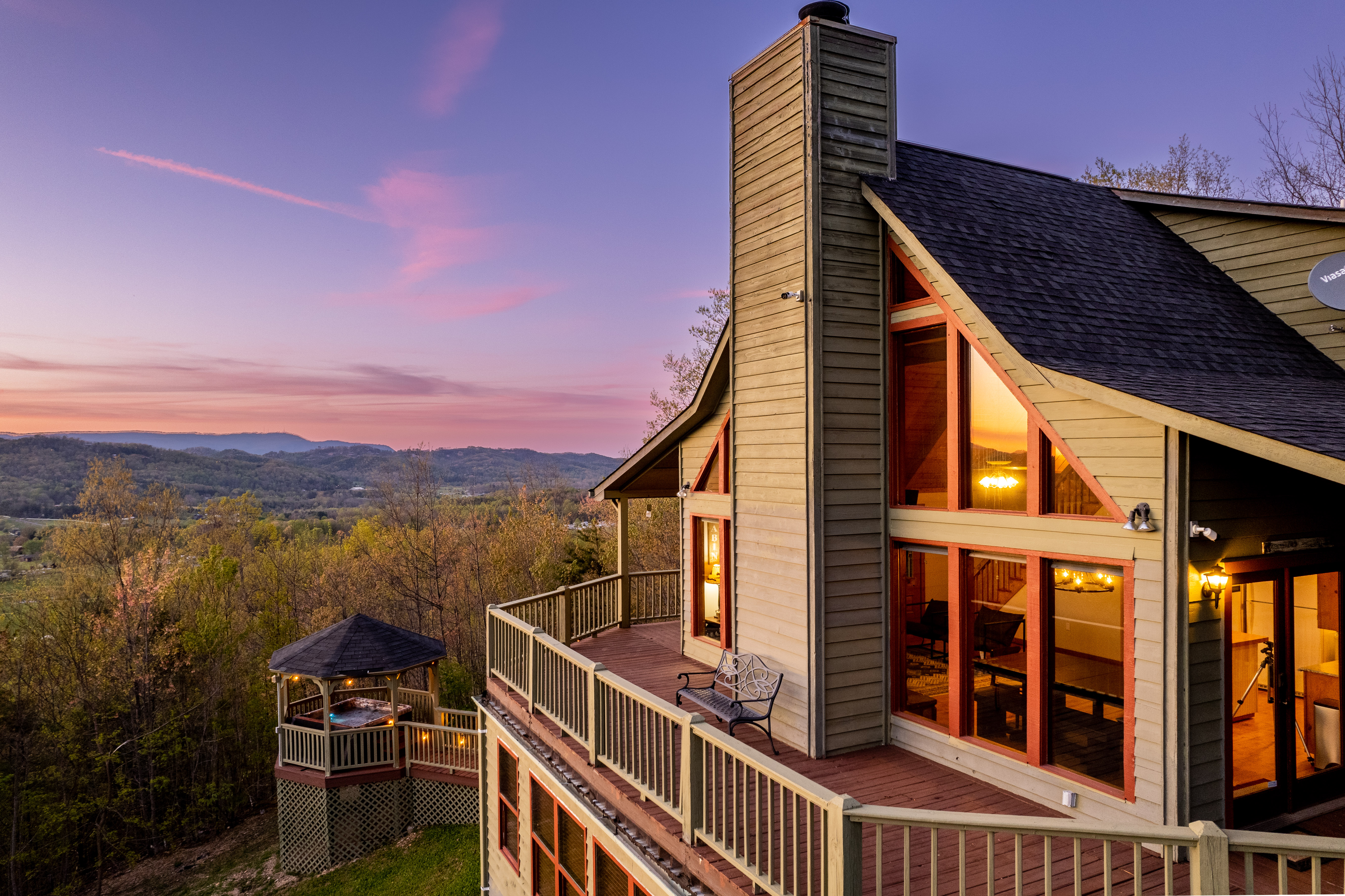 Retreat- Mtn View - King Beds*Arcade*Hot tub*Wi-Fi - Cabins Retreat- Mtn View - King Beds*Arcade*Hot tub*Wi-Fi - Cabins