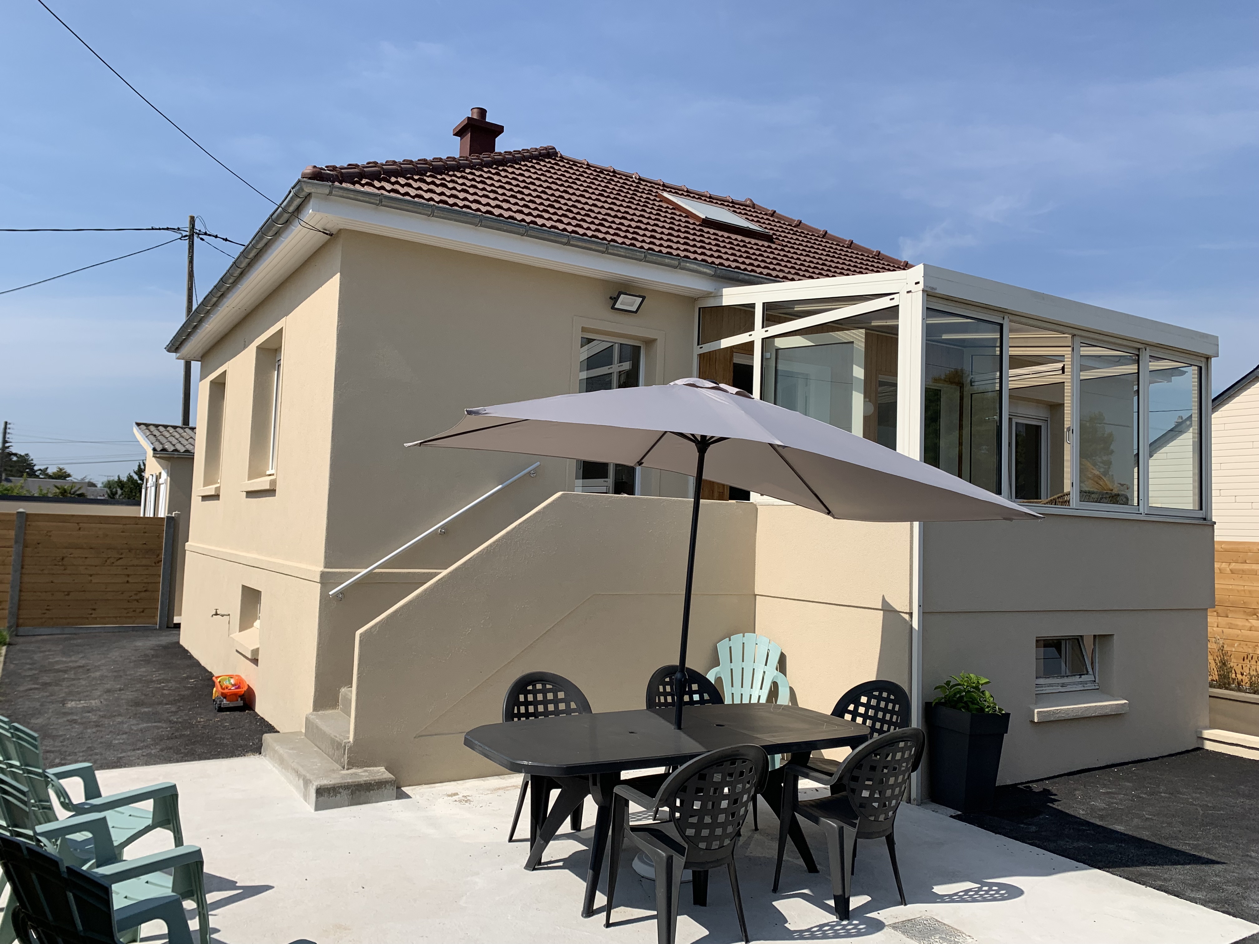 House 5 min walk to beach