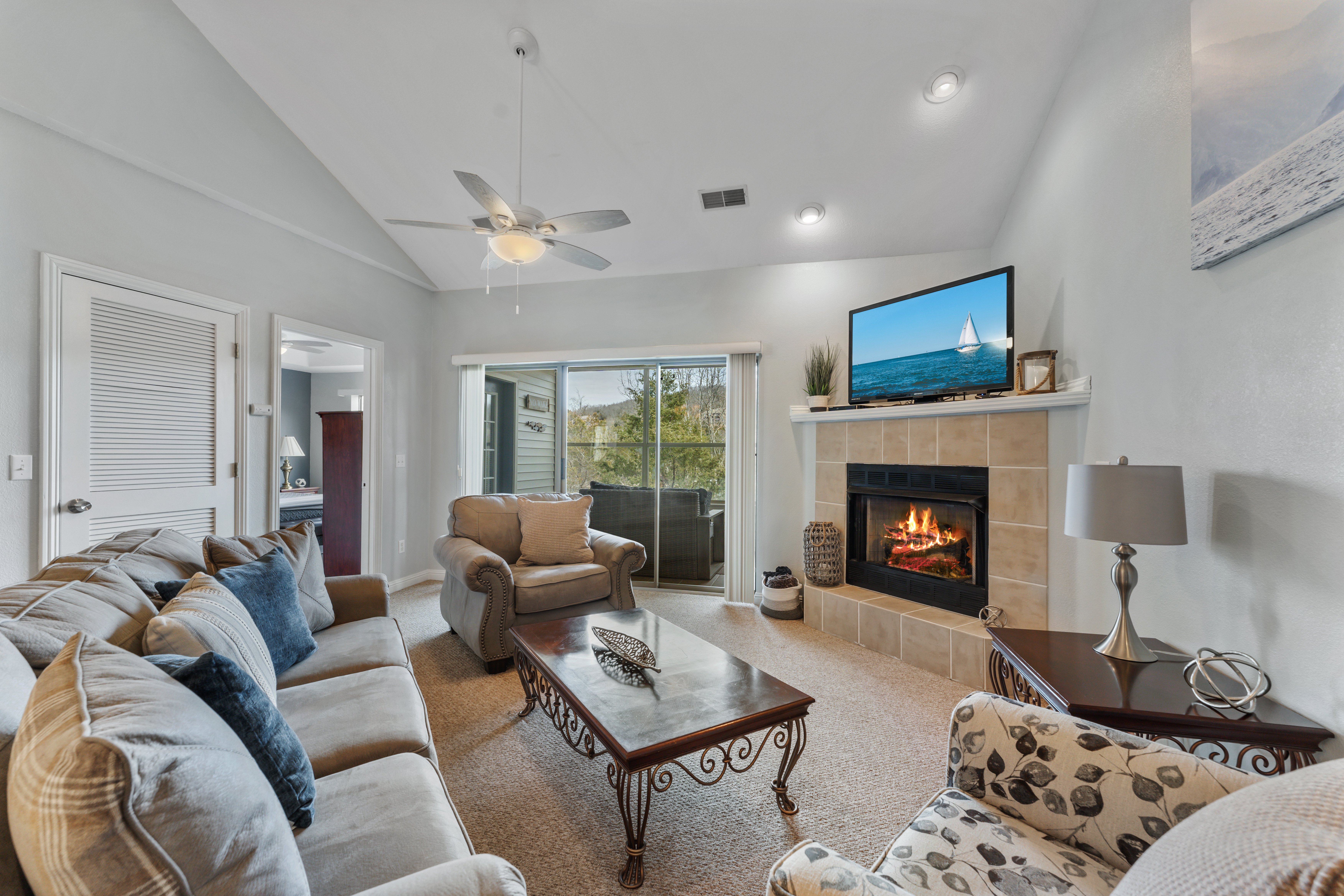Incredible 2b/2b condo boasts scenic natural views