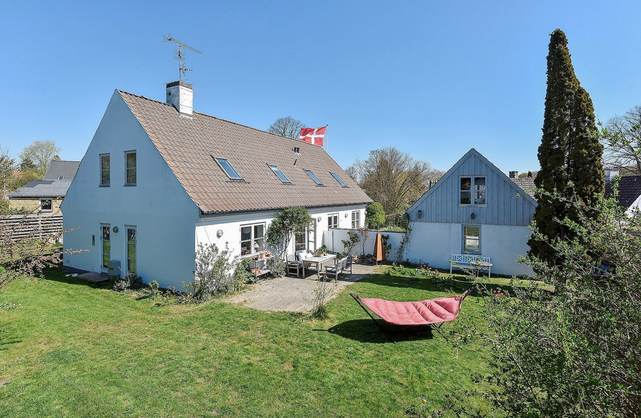 Large room with private bathroom and toilet