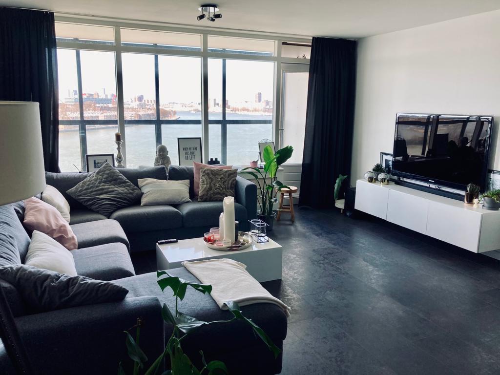 Kamer in een waanzinnig appartement — Rotterdam stay