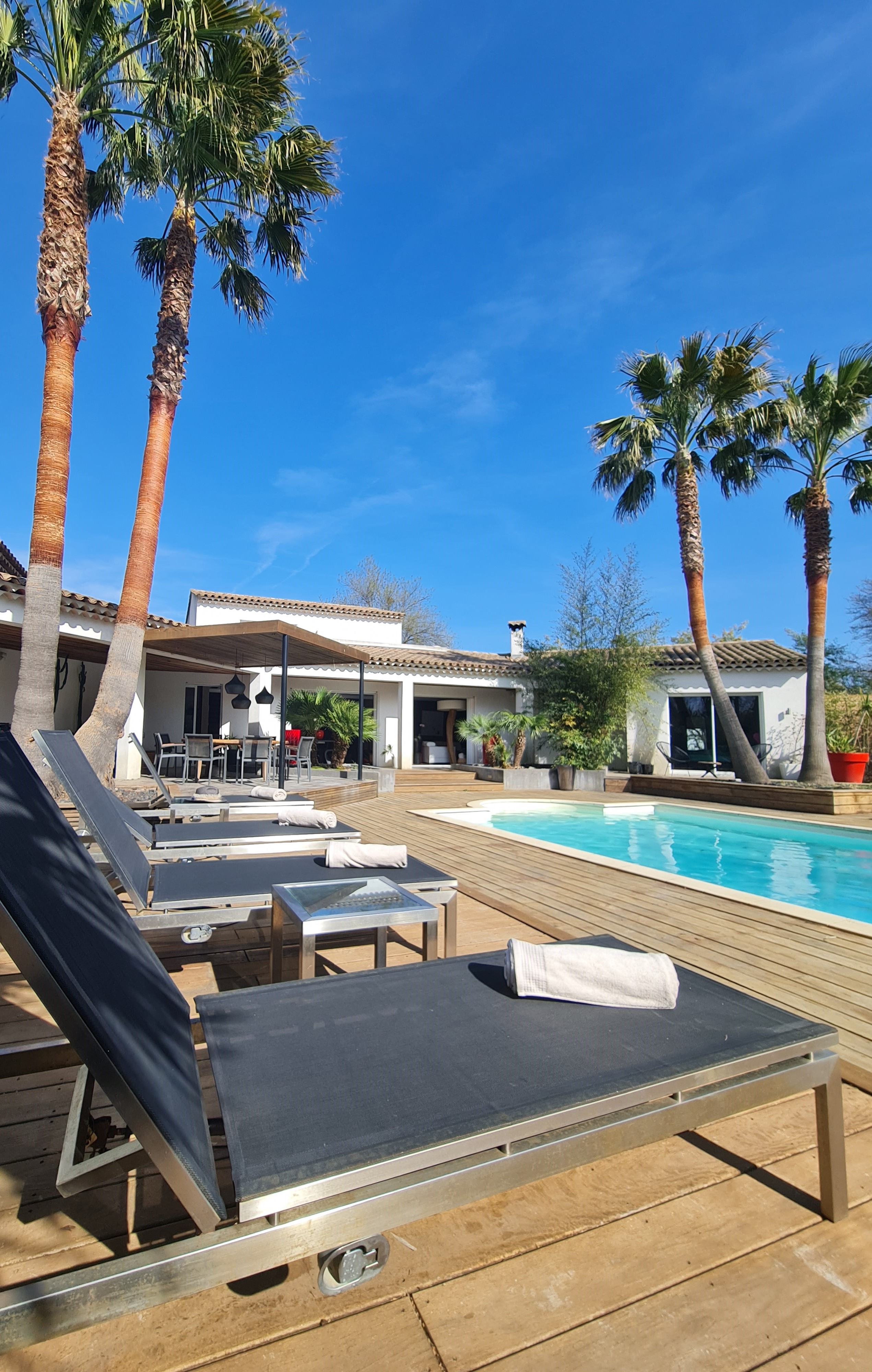Splendid villa with swimming pool