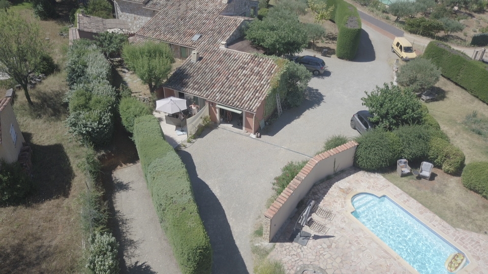 Listing in mas de caractère