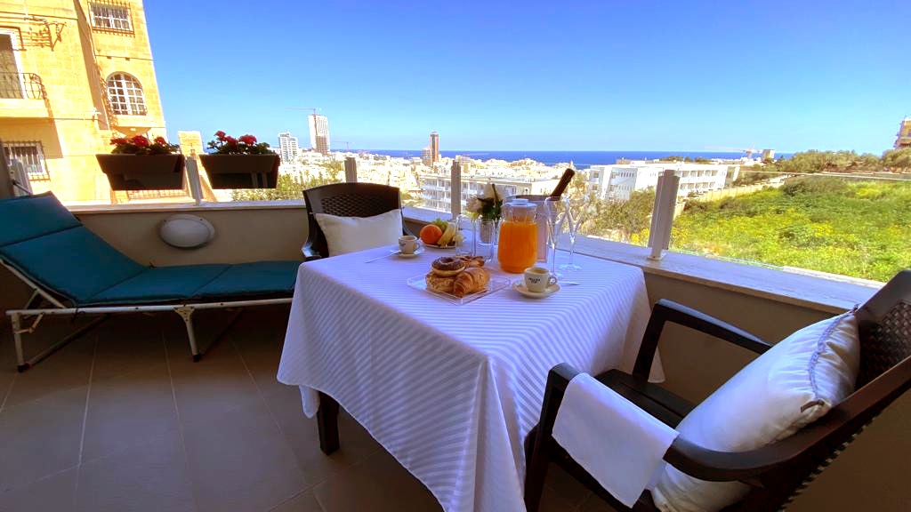 Super bright sea view apartment
