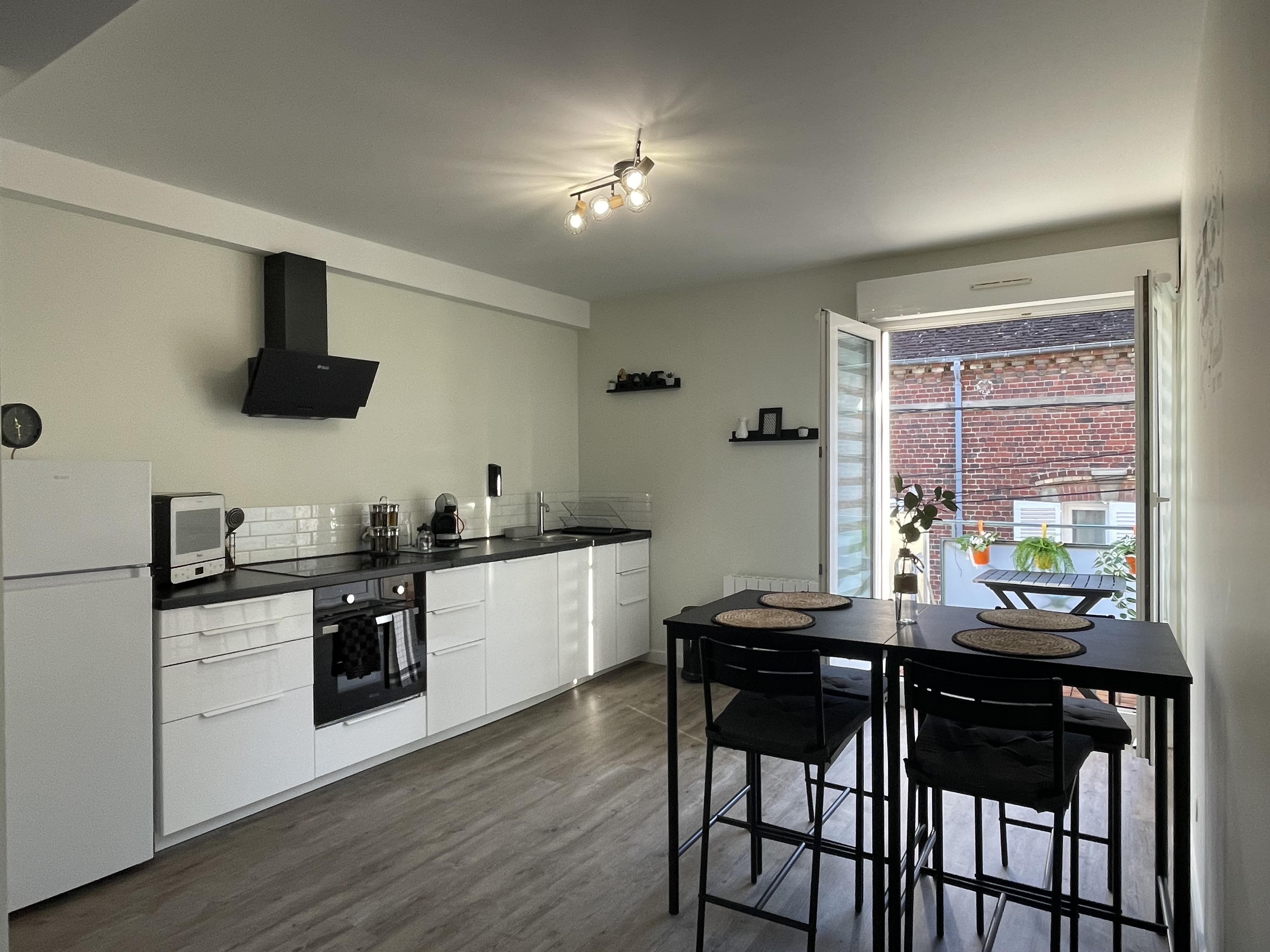 Quiet downtown apartment