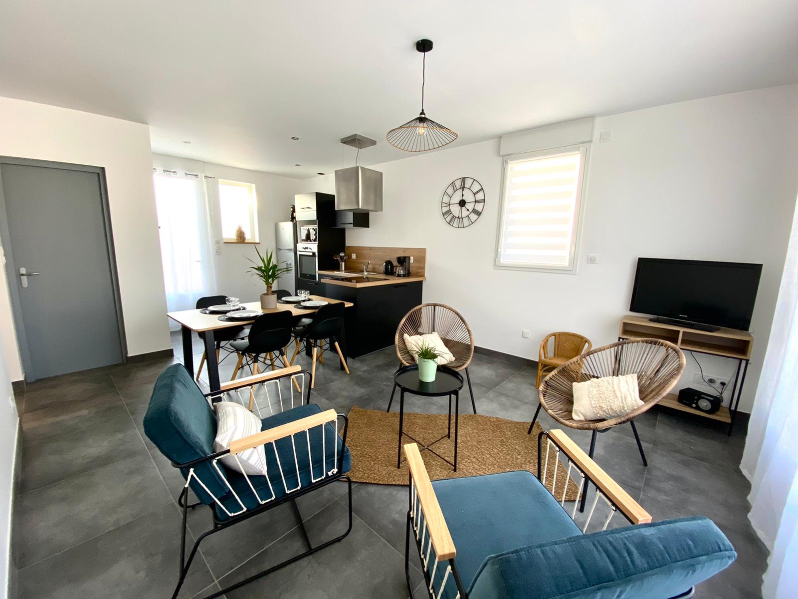 200m from the port entrance. Cleaning included