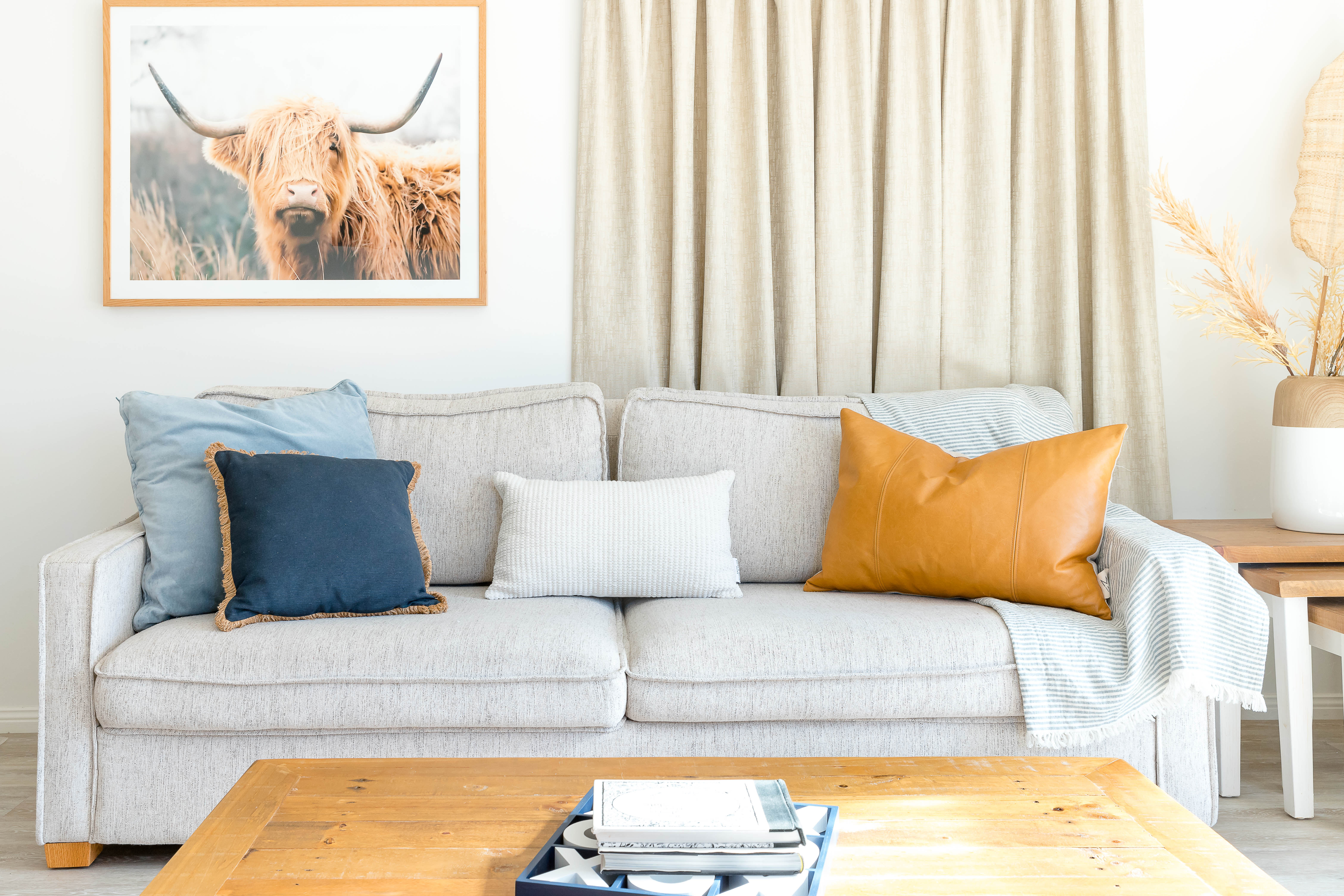 Newport House • Central Location w/ Late Checkout