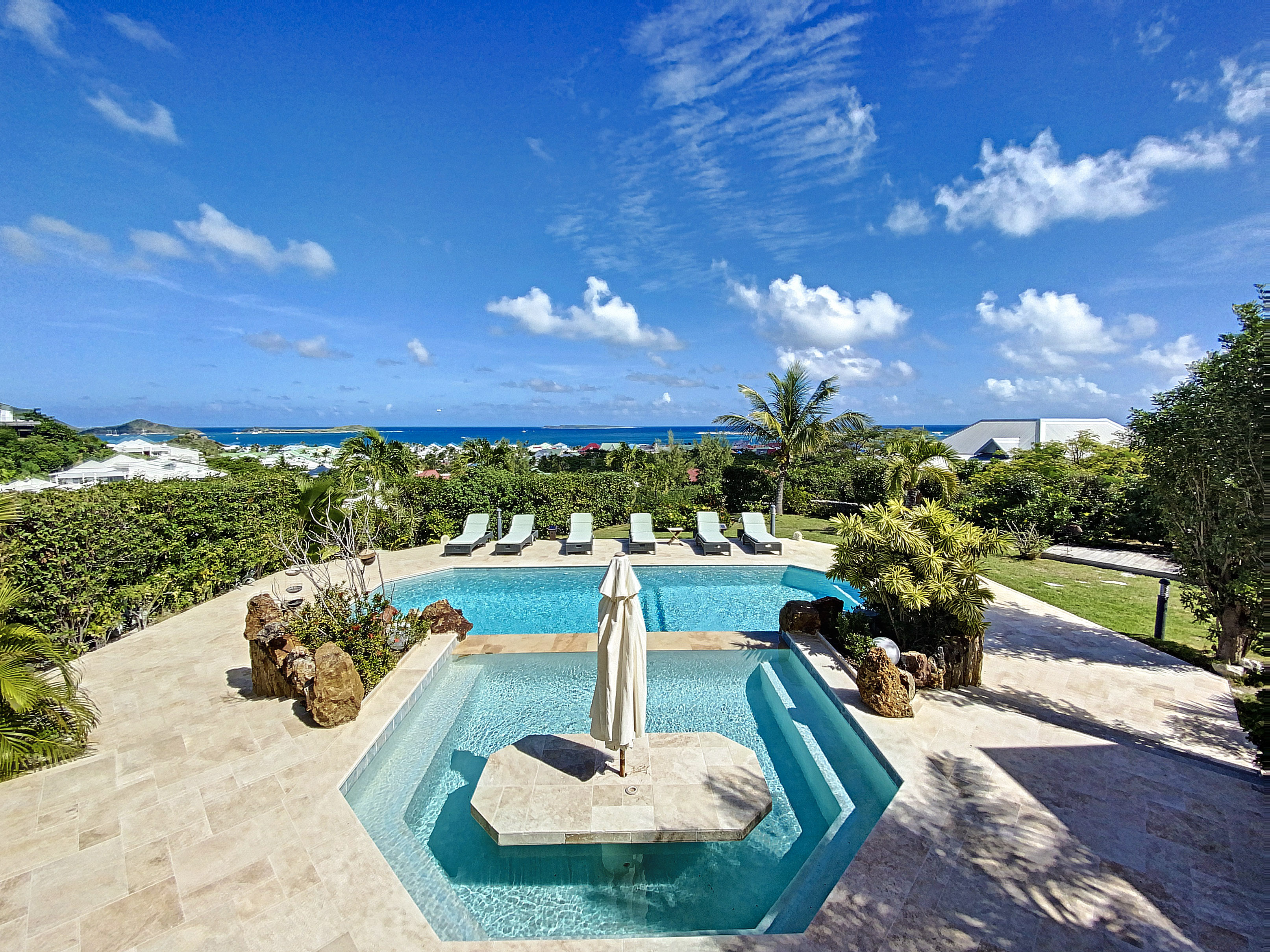 Villa Allamanda, sublime view, heated hot tub