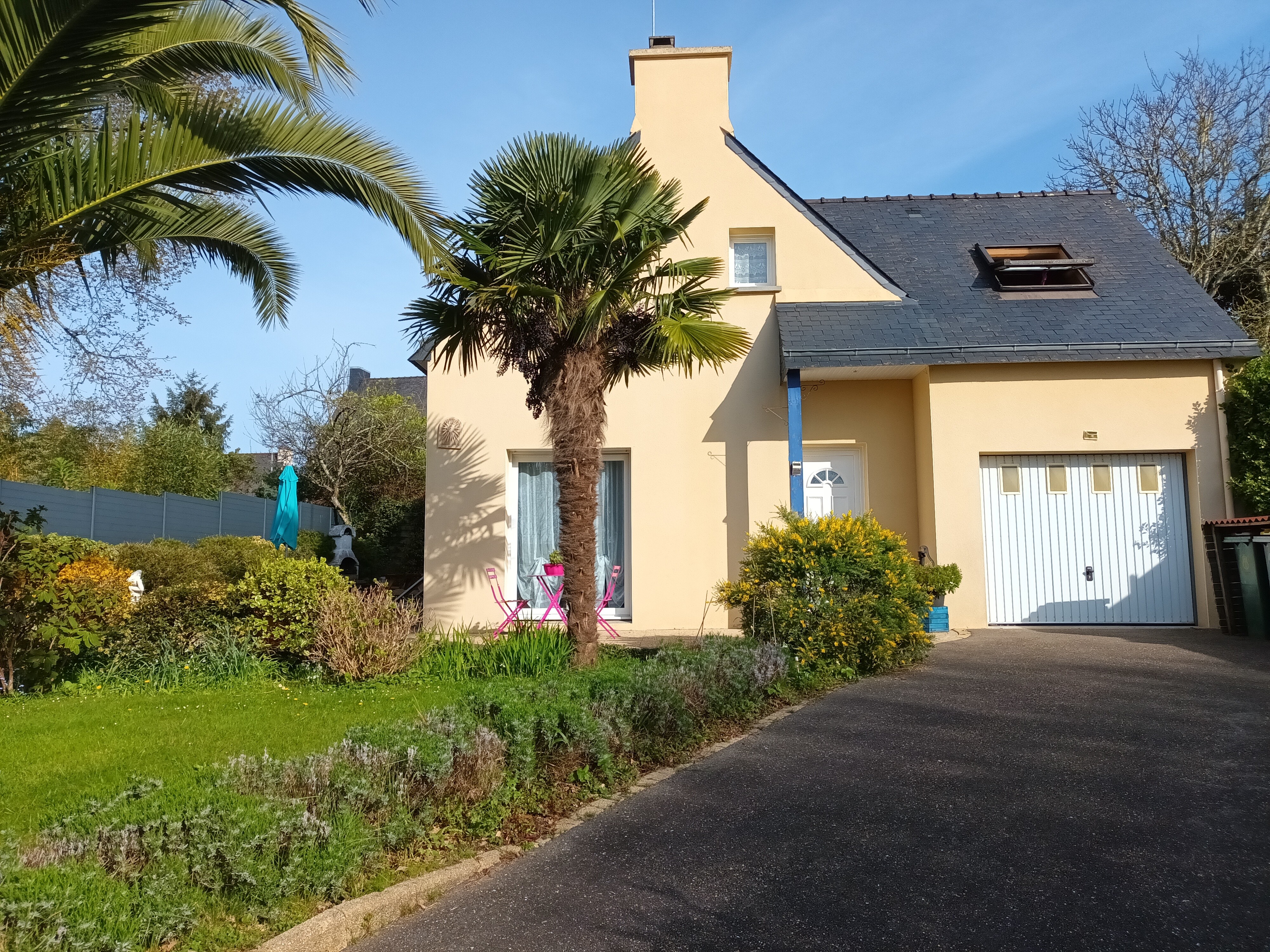 House 500 m away. BREST beach, the white mill.