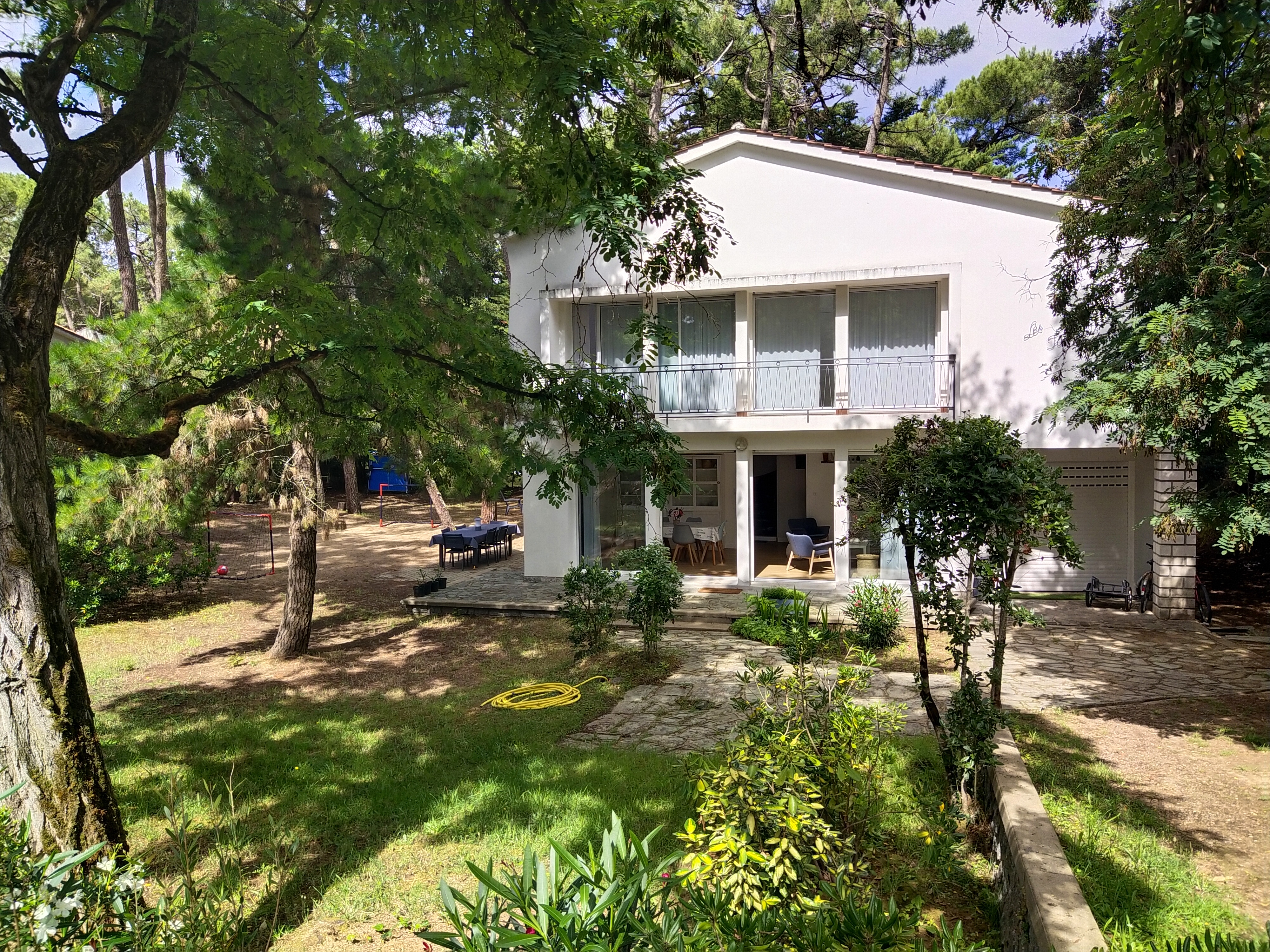 Large house 150m from the sea