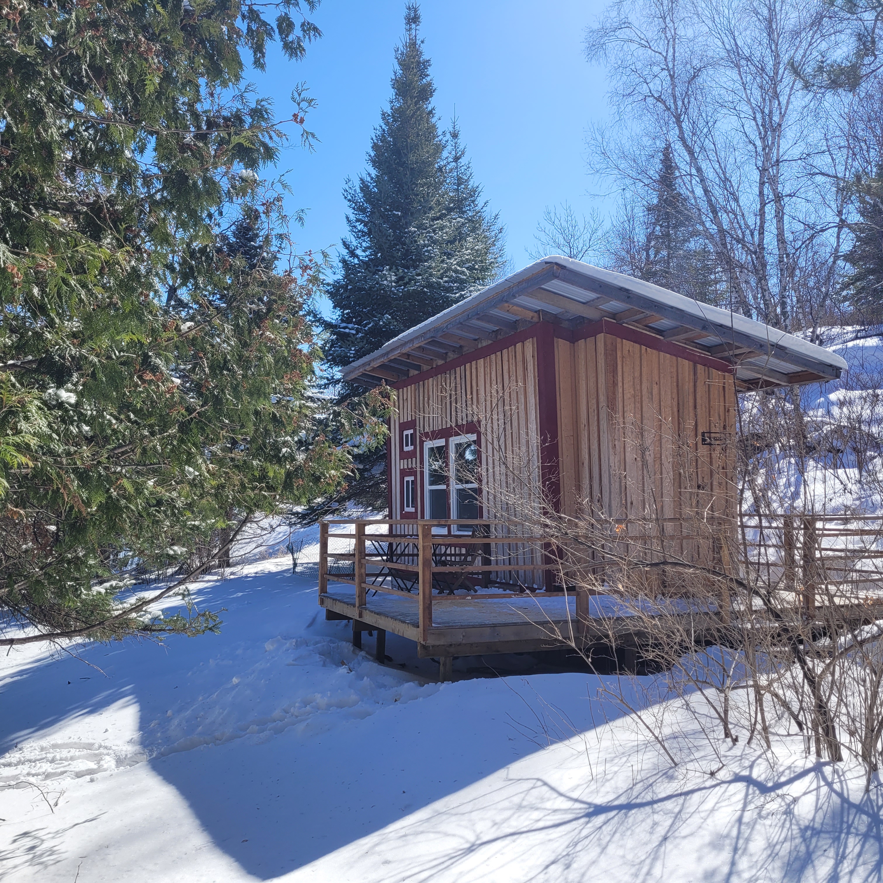 Burdock Waterfront Tiny Home @Wild Woods Hideaway