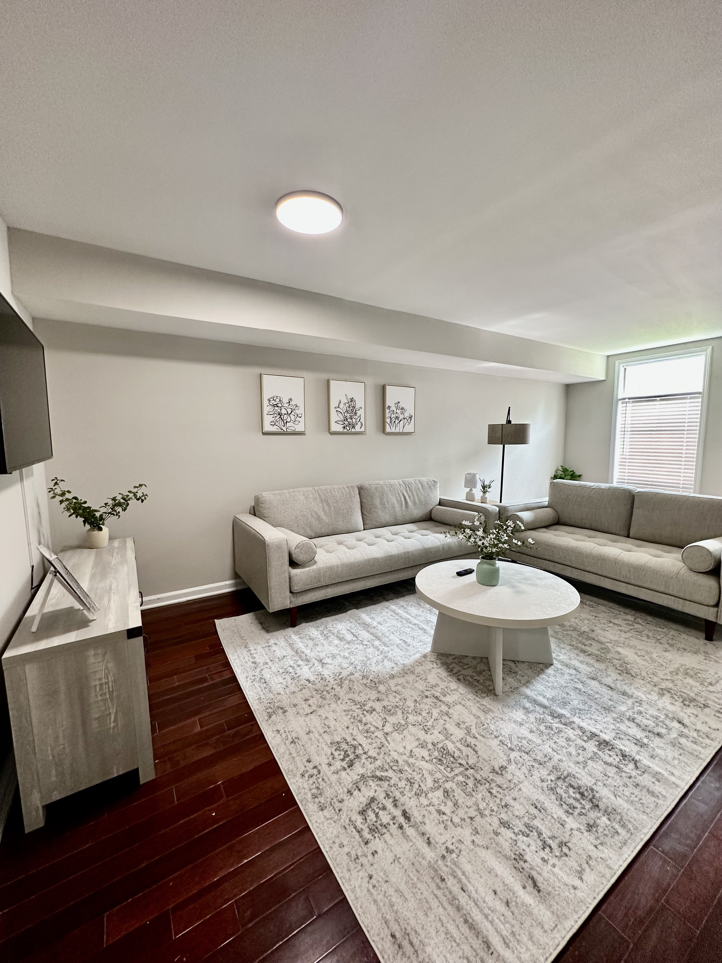 2 Bed/1.5 Bath Apartment - Newly renovated