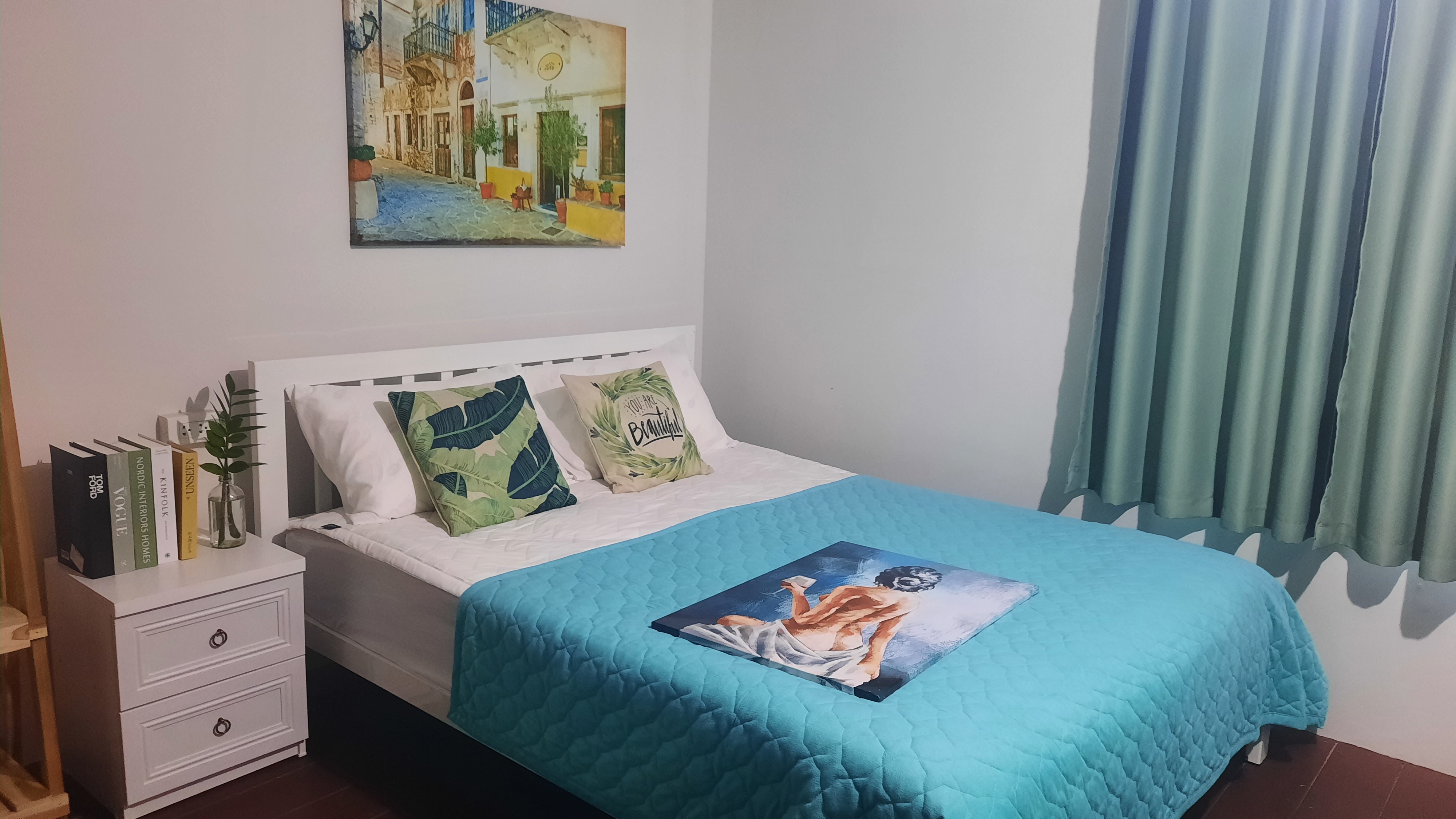 Queen Room - No View in Cozy House